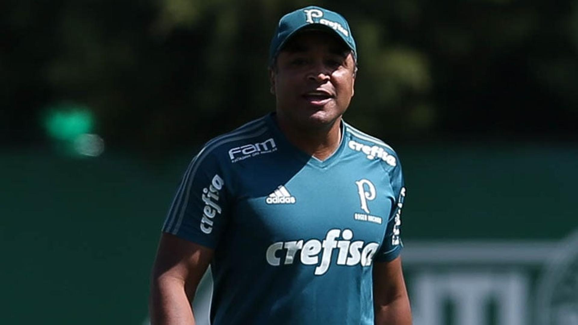 Roger Machado fará novas mudanças na equipe para o jogo deste domingo