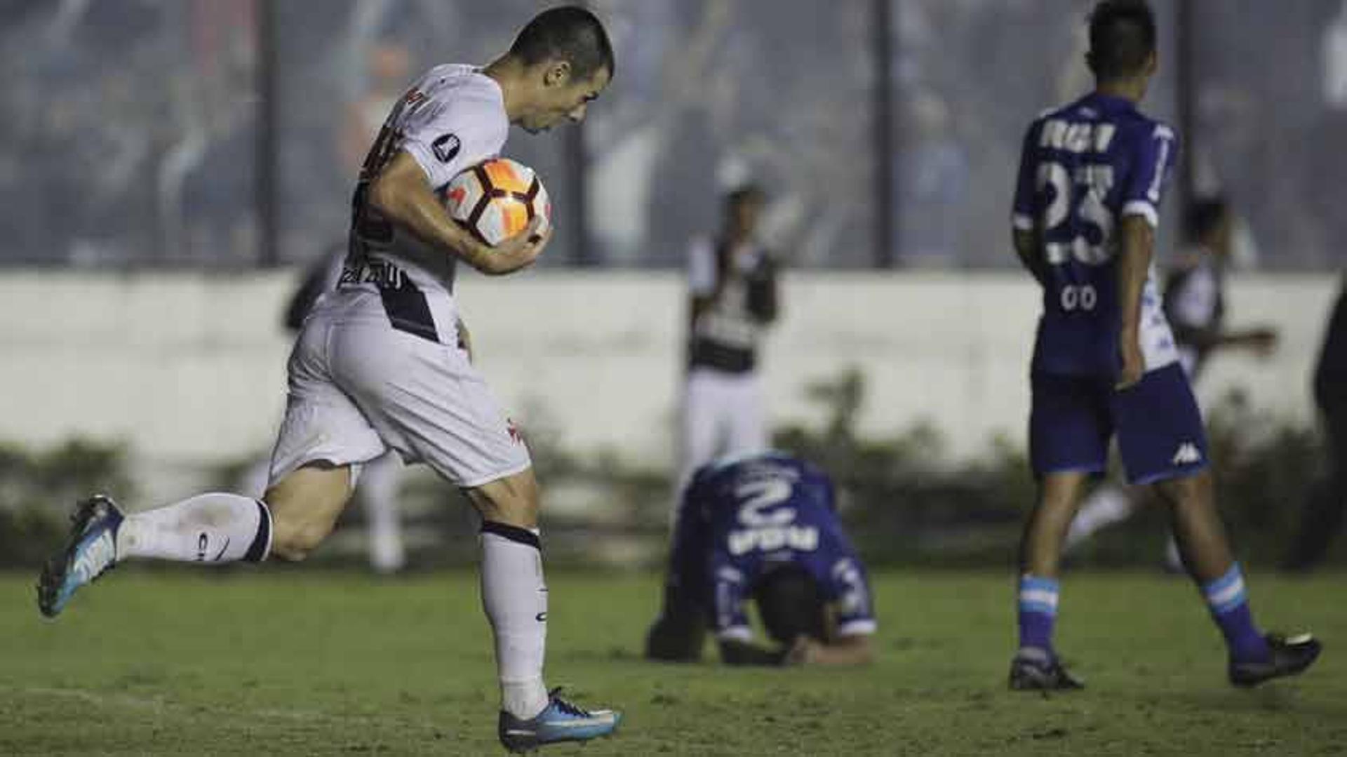 Confira a seguir a galeria especial do LANCE! com imagens do empate em 1 a 1 nesta quinta entre Vasco x Racing