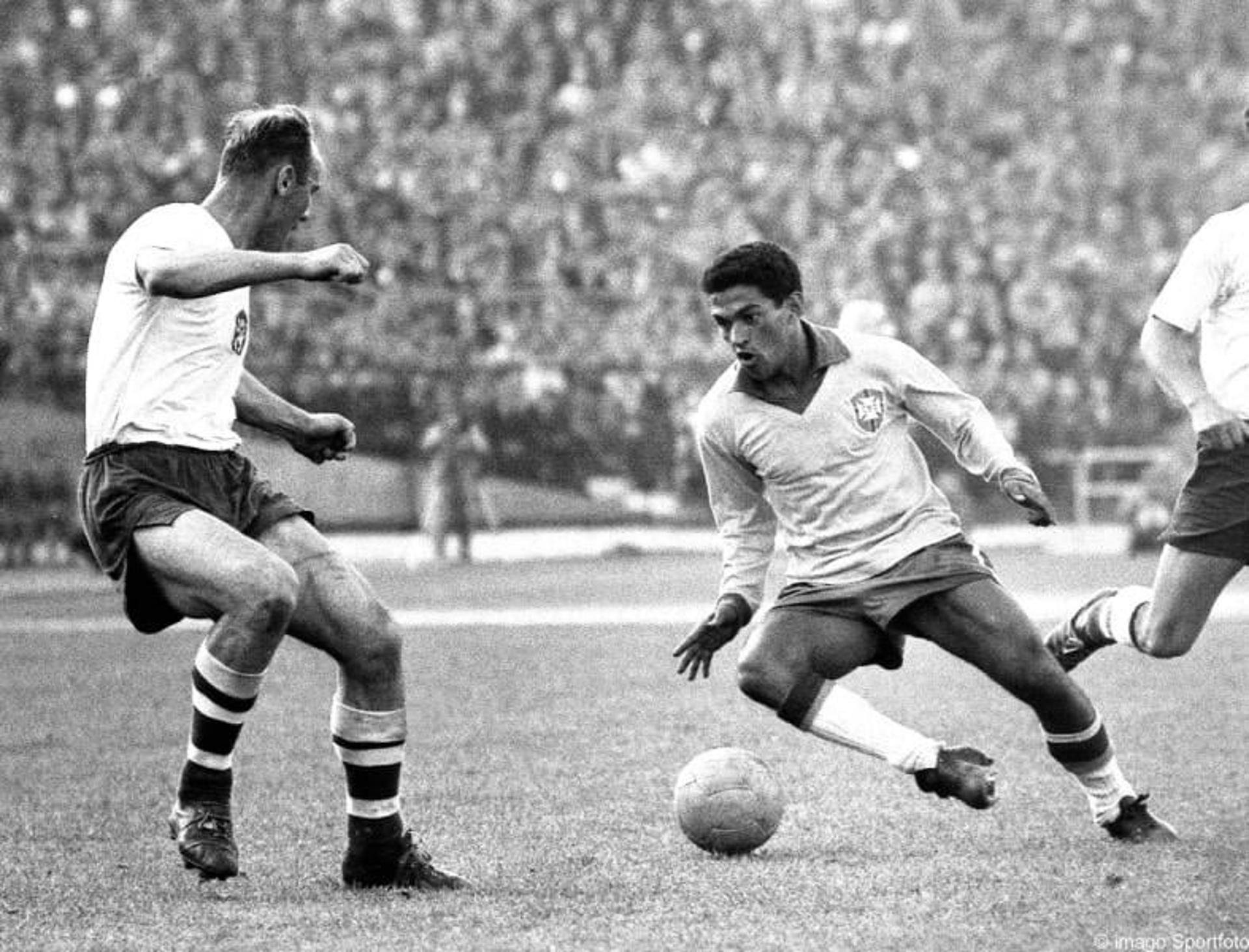 GALERIA: Veja as Copas disputadas por Garrincha e o clube que ele defendia no período de cada Mundial