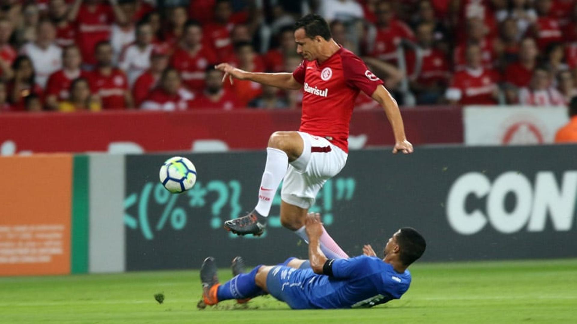 O duelo no primeiro turno terminou Internacional 0 x 0 Cruzeiro, no dia 20/4