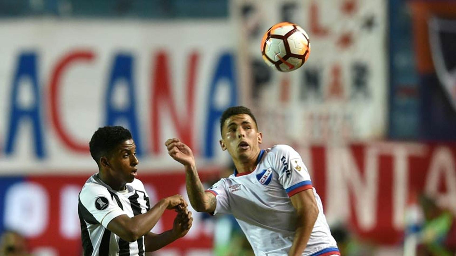 O Santos entrou classificado para as oitavas de final da Copa Libertadores e, aparentemente, interferiu no desempenho da equipe contra o Nacional, em Montevidéu. Apático, o Peixe não conseguiu se impôr e assistiu os uruguaios jogarem. O goleiro Vanderlei evitou uma derrota maior e o atacante Rodrygo foi o único destaque do time no setor ofensivo (por Yago Rudá).