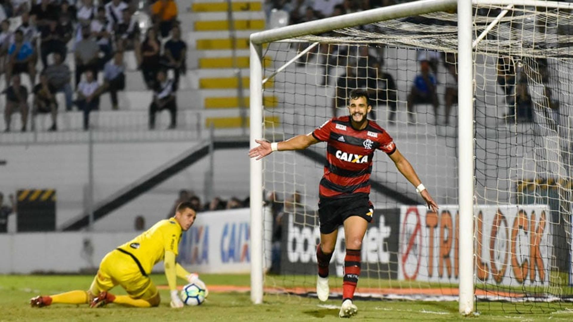 Ponte Preta 0x1 Flamengo - Largou na frente: com gol de Henrique Dourado, Fla venceu o jogo de ida em Campinas