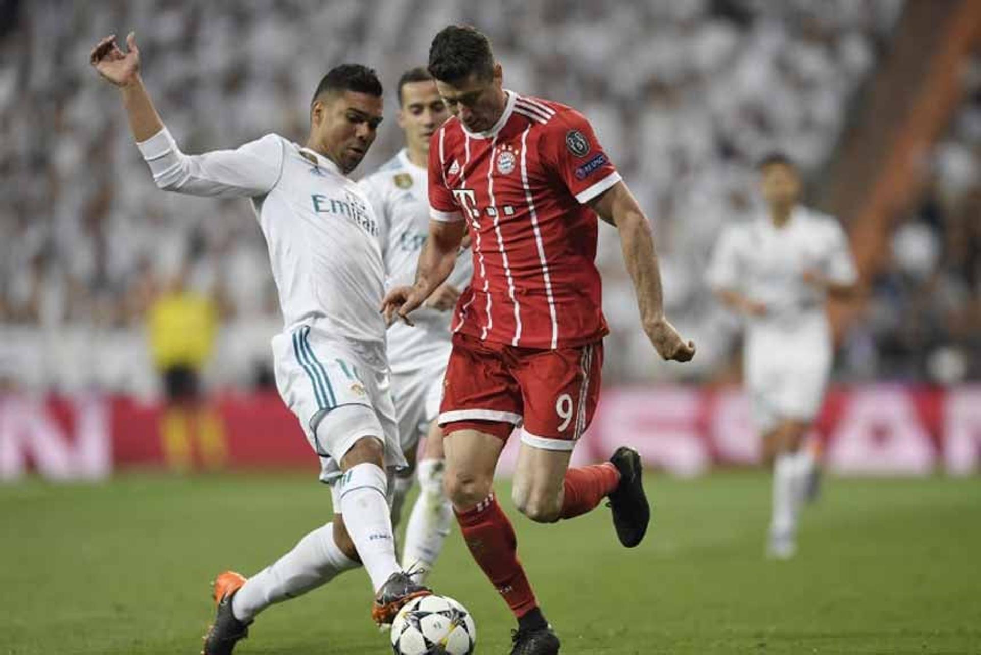 Casemiro (Real Madrid) - O volante Casemiro começou no banco nesta partida contra o Bayern. O jogador participou apenas de 17 minutos de jogo. Jogando mais atrás da linha do meio de campo, no lado direito, Casemiro entrou para melhorar a marcação do Real