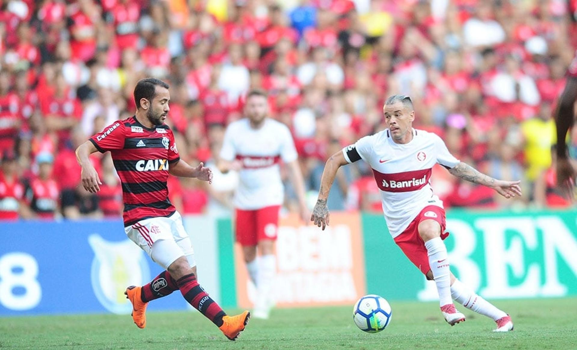 Éverton Ribeiro e D'Alessandro