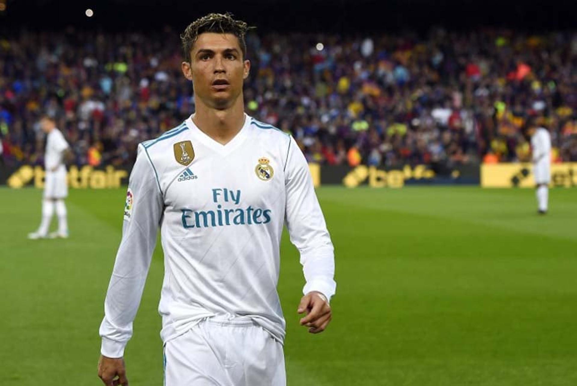 O português Cristiano Ronaldo tem 15 gols e não deve perder a artilharia da Champions League. Seu Real Madrid vai decidir a taça com o Liverpool, que tem Roberto Firmino e Mohamed Salah na cola do Portuga, mas com dez gols cada