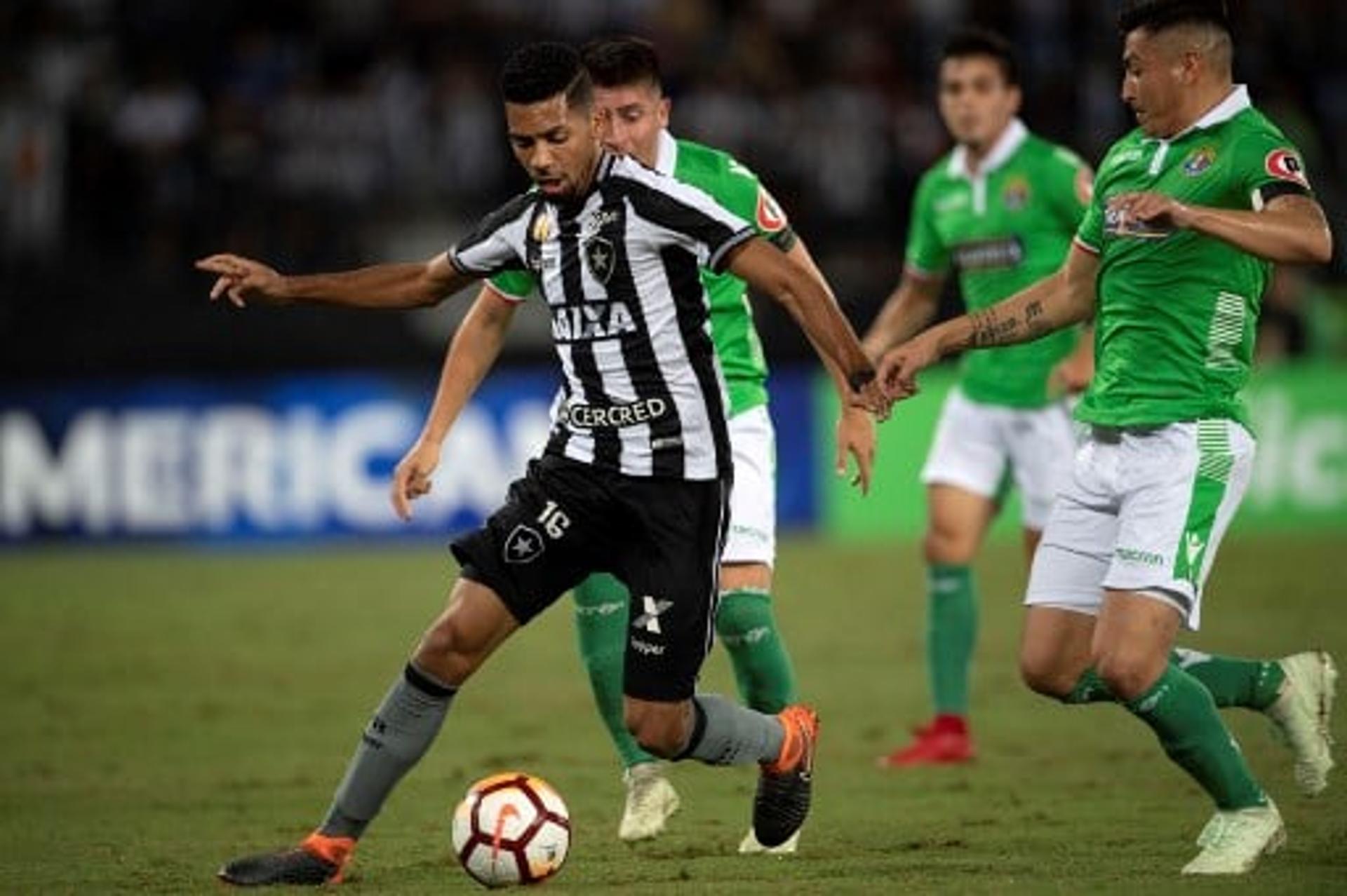 O Botafogo empatou em 1 a 1 com o Audax Italiano-CHI e avançou na Sul-Americana graças a vantagem que conseguiu ao vencer o primeiro jogo por 2 a 1, no Chile. O grande destaque alvinegro na partida foi Matheus Fernandes, que fez o gol do time na partida. Confira as notas do LANCE! (por Alexandre Araújo)