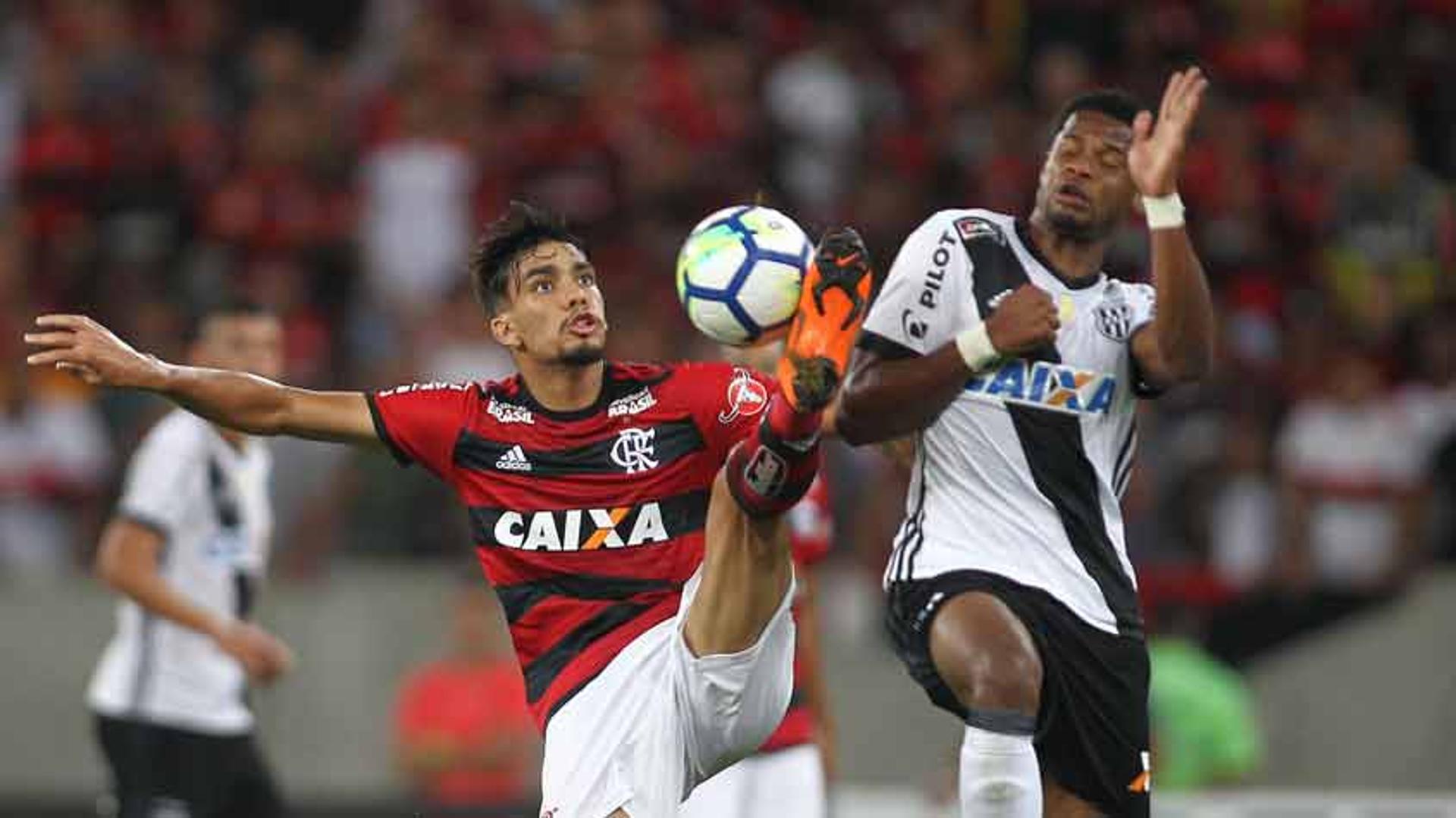 O roteiro se repetiu nesta quinta-feira no Maracanã. De novo nesta temporada, Lucas Paquetá deixou o gramado com o melhor em campo do Flamengo. No empate sem gols contra a Ponte Preta, que definiu a classificação dos cariocas para próxima fase da Copa do Brasil, o camisa 11 foi o mais perigoso e quem ocupou de forma mais efetiva os espaços no setor ofensivo. Confira, a seguir, as notas do L! (Notas por Guilherme Abrahão -&nbsp;guilhermeabrahao@lancenet.com.br).