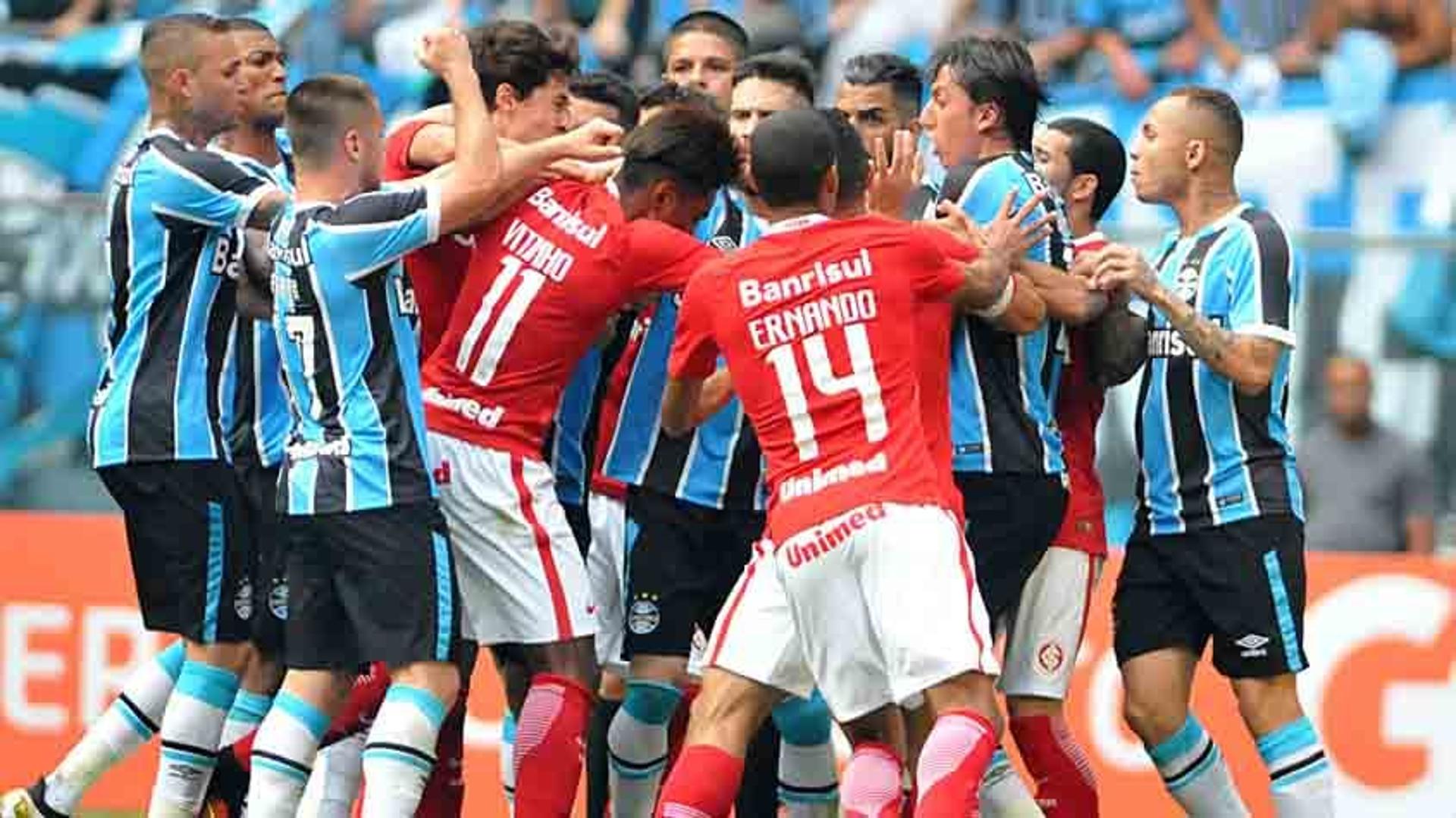 2° turno do Brasileirão de 2016 - Em jogo com muita confusão, Grêmio e Internacional não saíram do 0 a 0 na Arena Grêmio. A partida ficou marcada também pelas expulsões de Edílson e Rodrigo Dourado