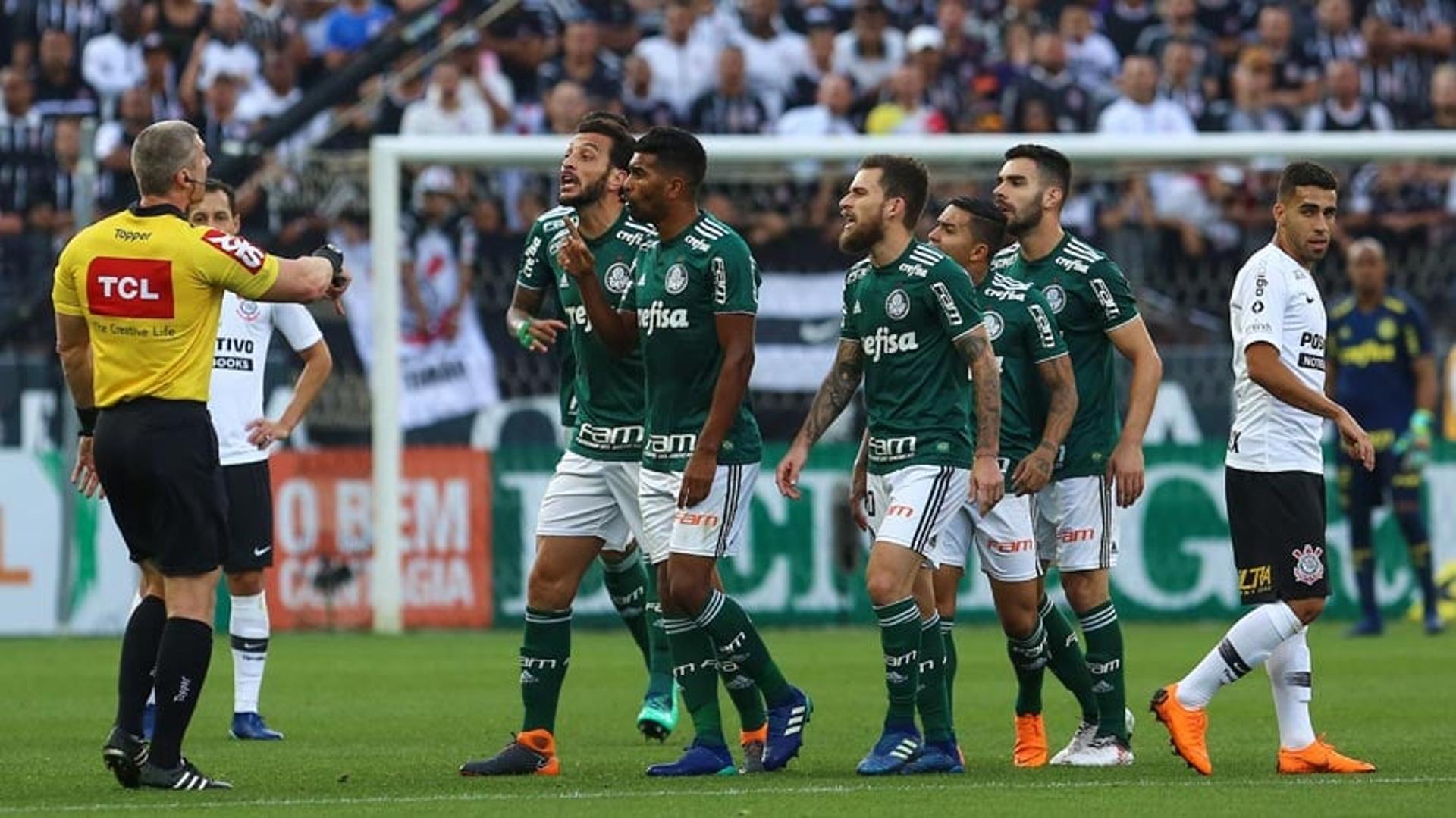 O Palmeiras acertou três vezes a trave de Cássio no Dérbi e acabou sendo derrotado por 1 a 0 para o Corinthians. Bem no primeiro tempo e mal no segundo, o Verdão perdeu a primeira no Brasileirão. Veja as notas do Palmeiras no jogo (por Thiago Ferri)