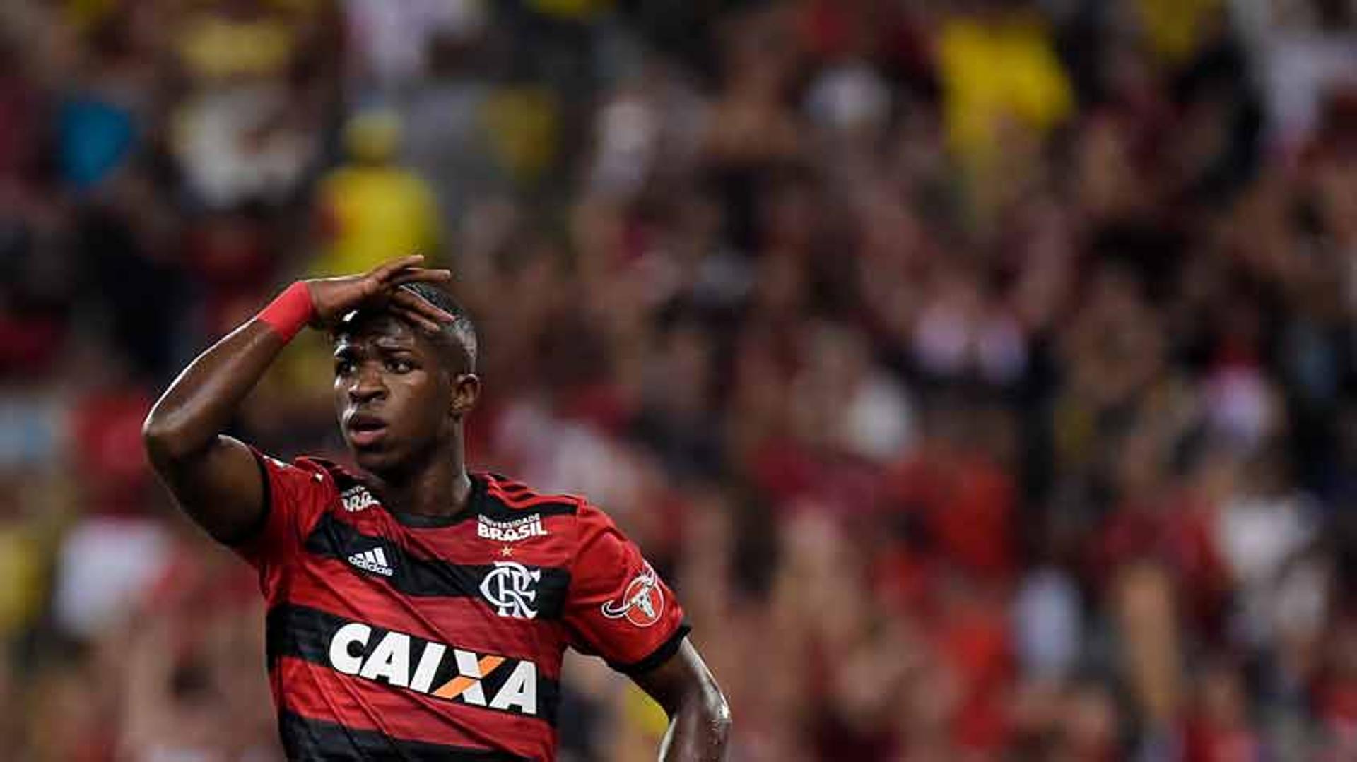 O Flamengo empatou o movimentado clássico contra o Vasco neste domingo, no Maracanã. Os destaques rubro-negros foram Vinicius Junior, autor do gol, e Éverton Ribeiro, que participaram do gol do time. Confira as notas dadas pela repórter Luiza Sá.