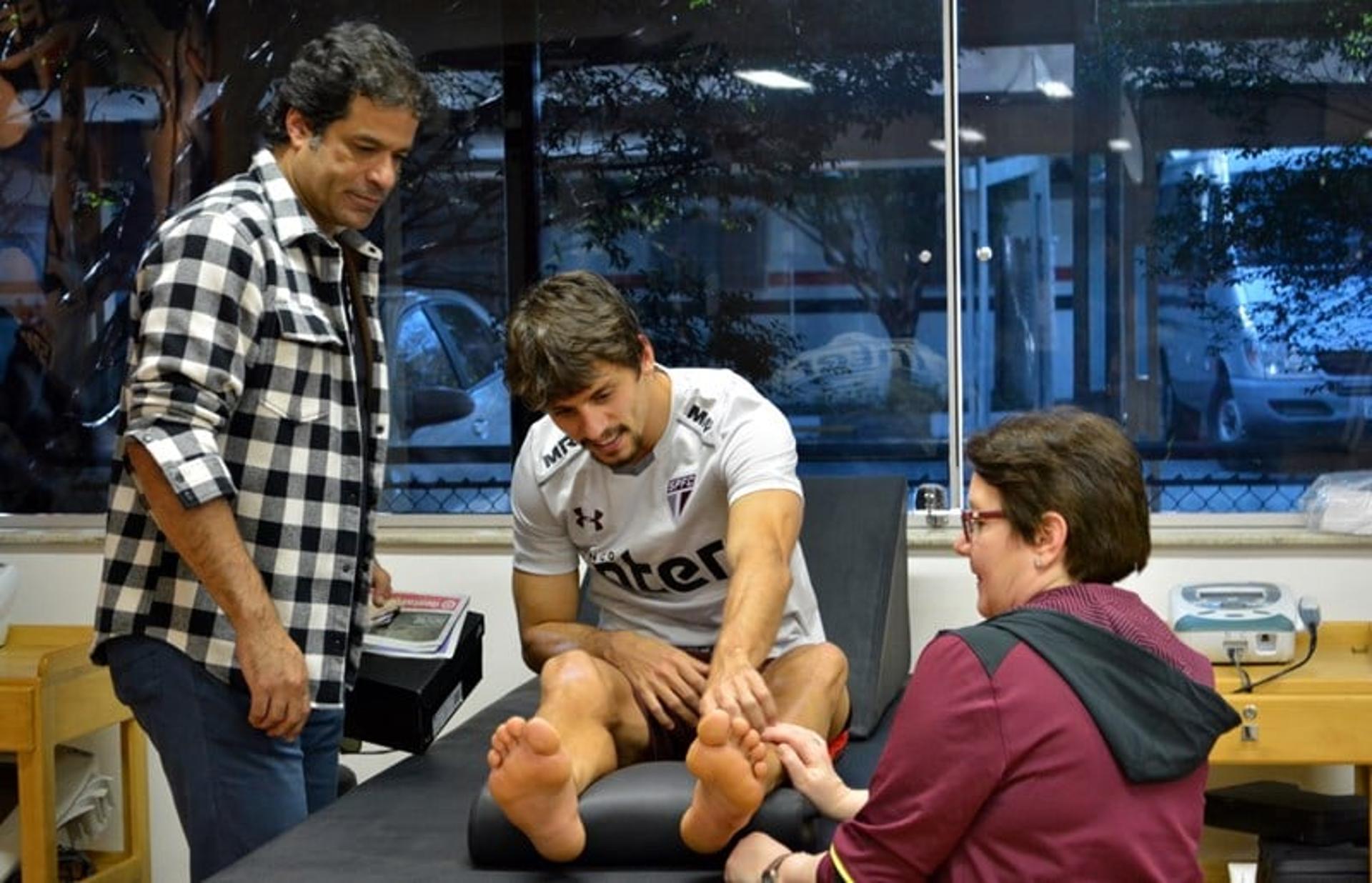 Rodrigo Caio fará tratamento em tempo integral no Reffis para voltar a jogar