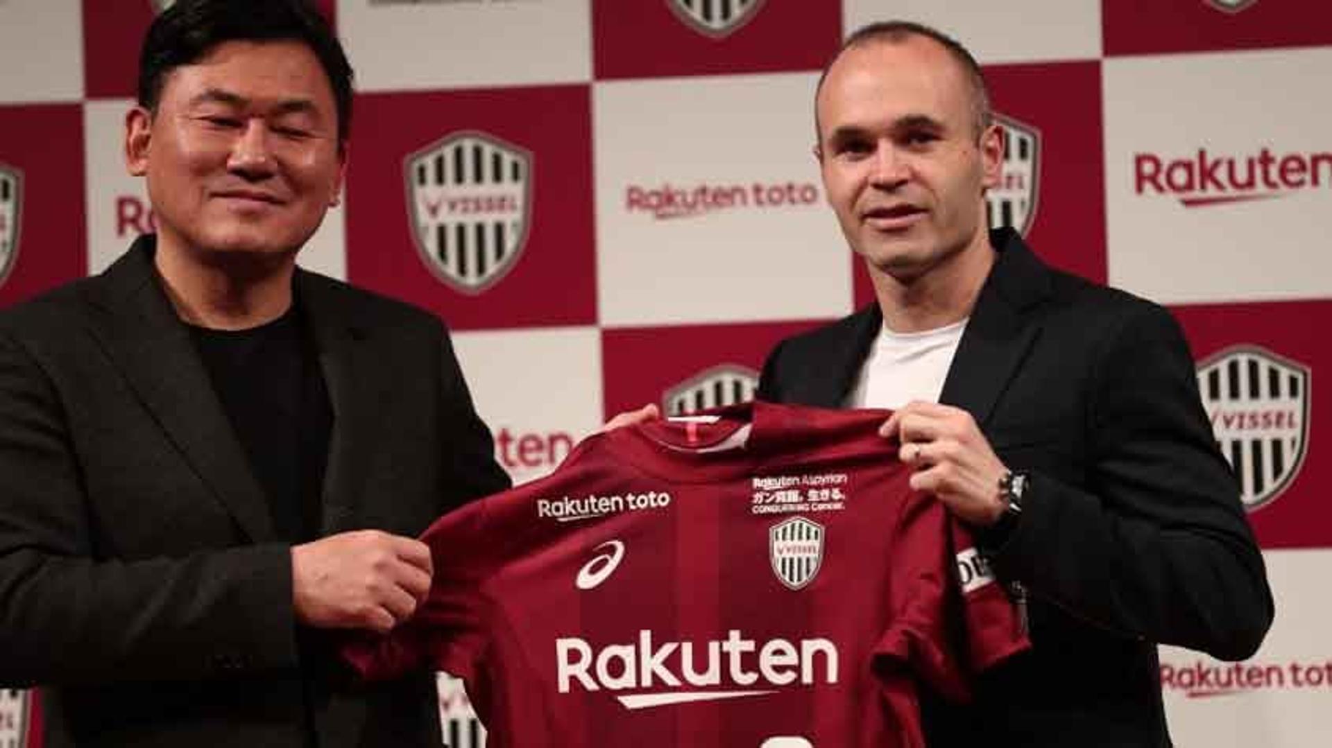 Iniesta é apresentado no Vissel Kobe