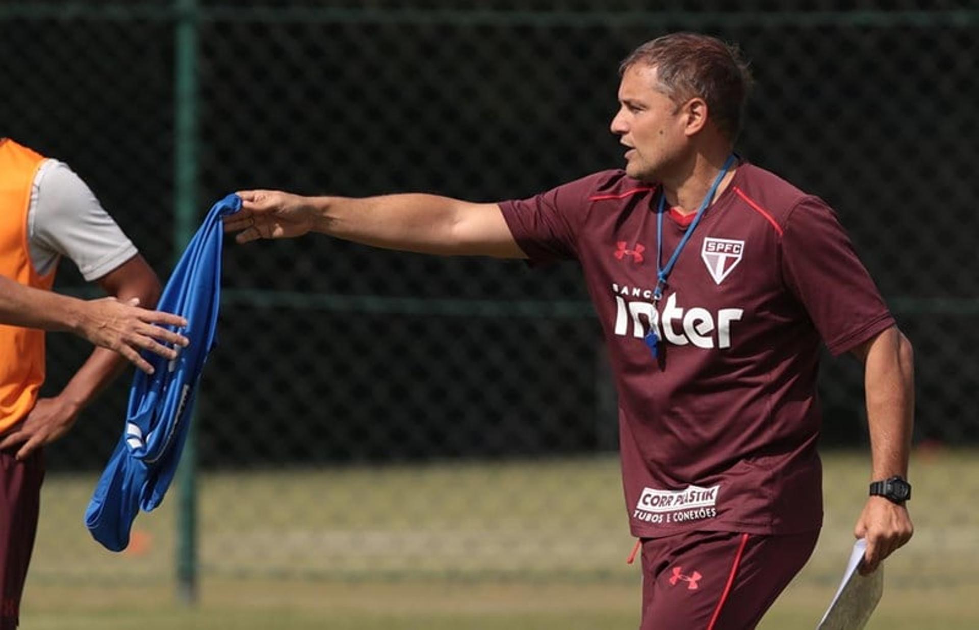 Aguirre prepara o time para enfrentar o Botafogo, nesta quarta-feira, antes do Choque-Rei de sábado