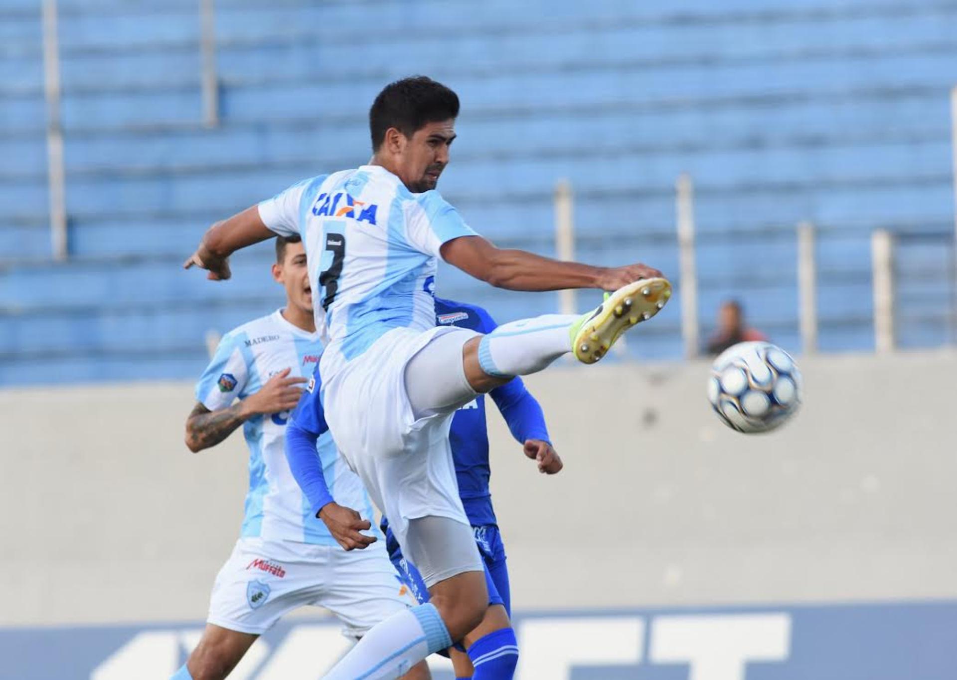 Zagueiro Leandro Almeida é uma das apostas do Londrina para voltar a vencer na Série B