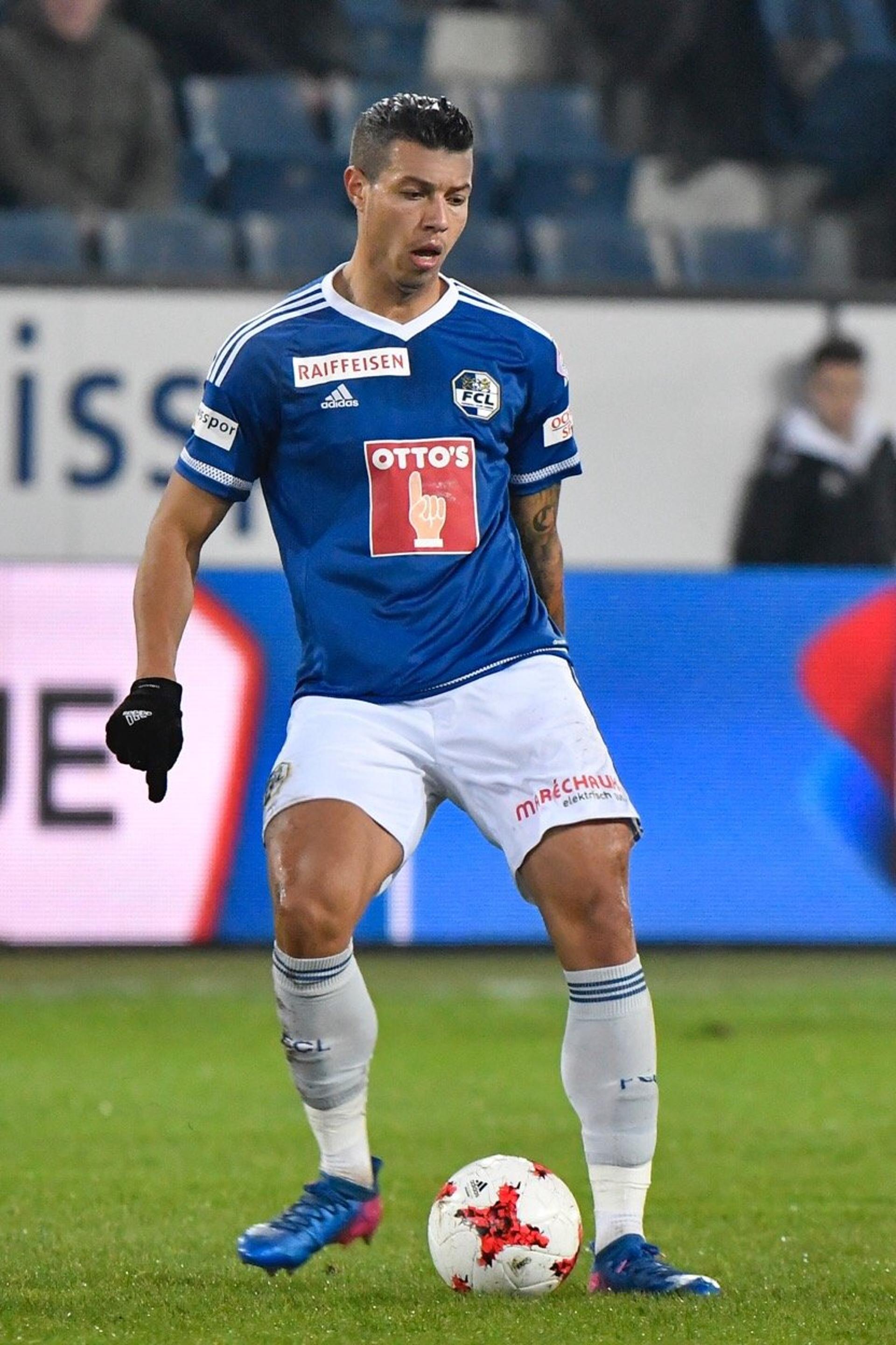 Lucas Alves defende o FC Luzern