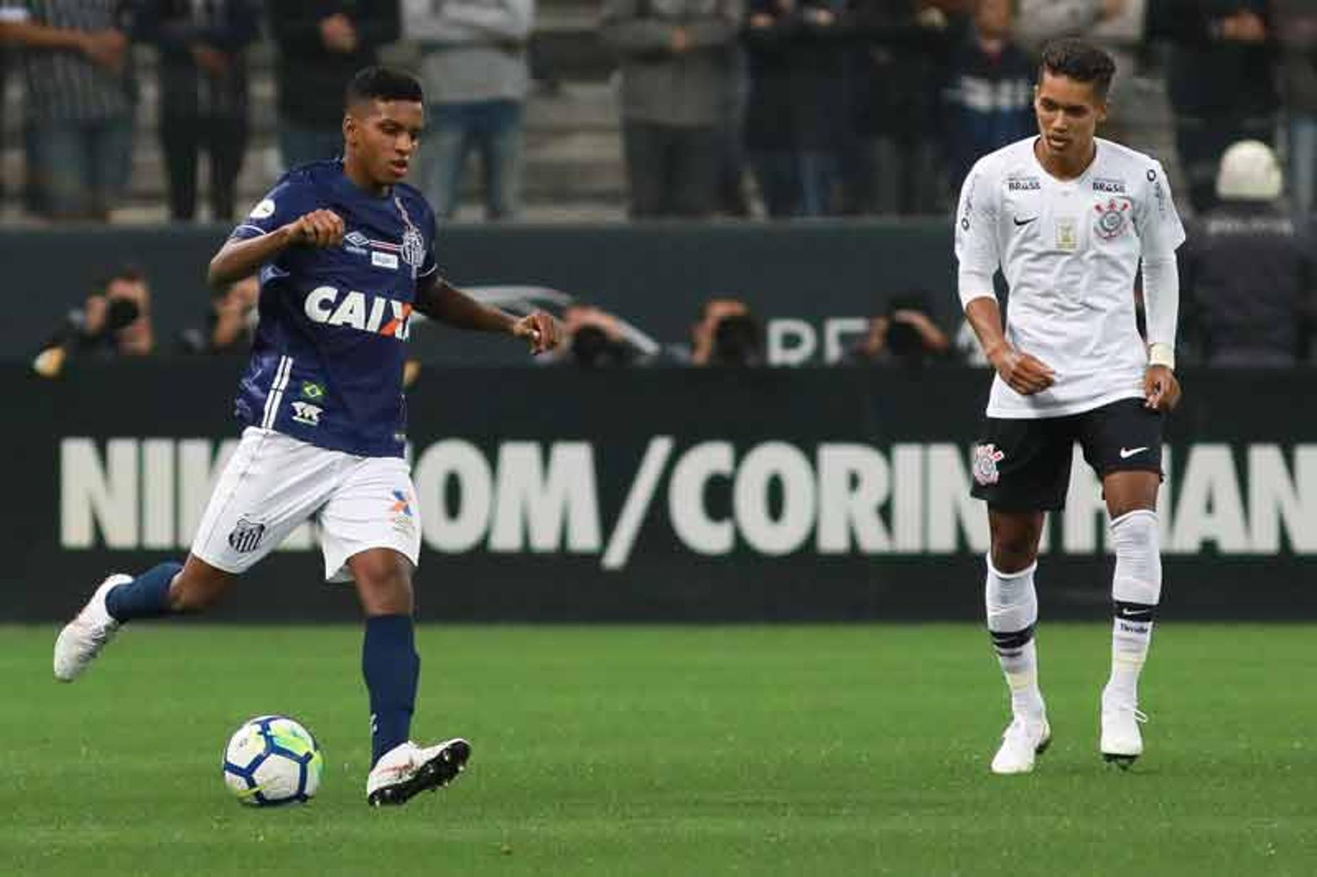 Se o Santos conseguiu empatar e pressionar o Corinthians em Itaquera, boa parte dos méritos deve ser atribuído ao garoto Rodrygo. Autor da assistência no gol, ele participou freneticamente do jogo, criou oportunidades, abriu espaço e quase marcou o seu (notas por Gabriela Brino)&nbsp;