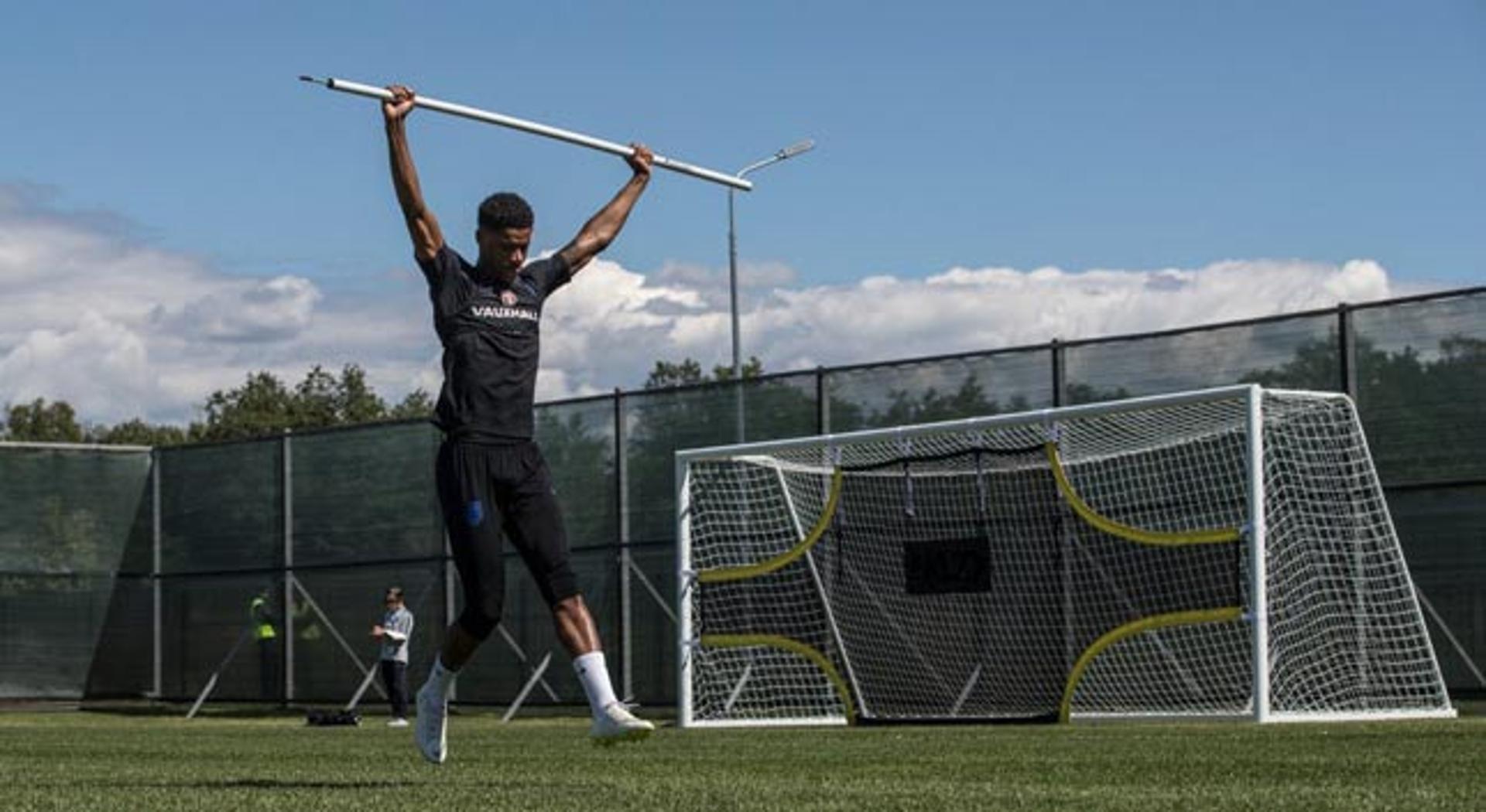 Rashford volta a treinar na Inglaterra