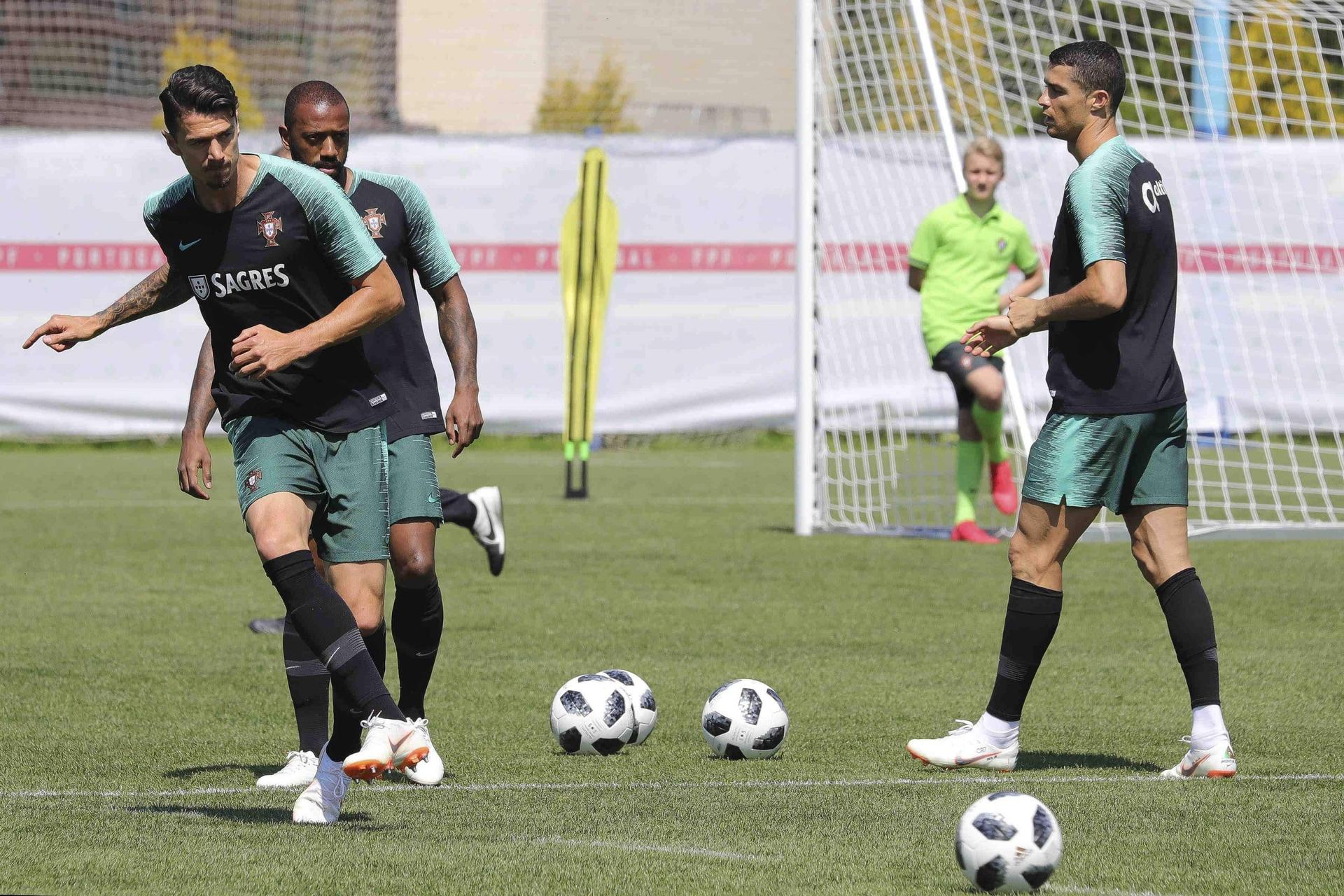 Cristiano Ronaldo e seus companheiros treinaram em Kratovo antes de embarcar para Moscou