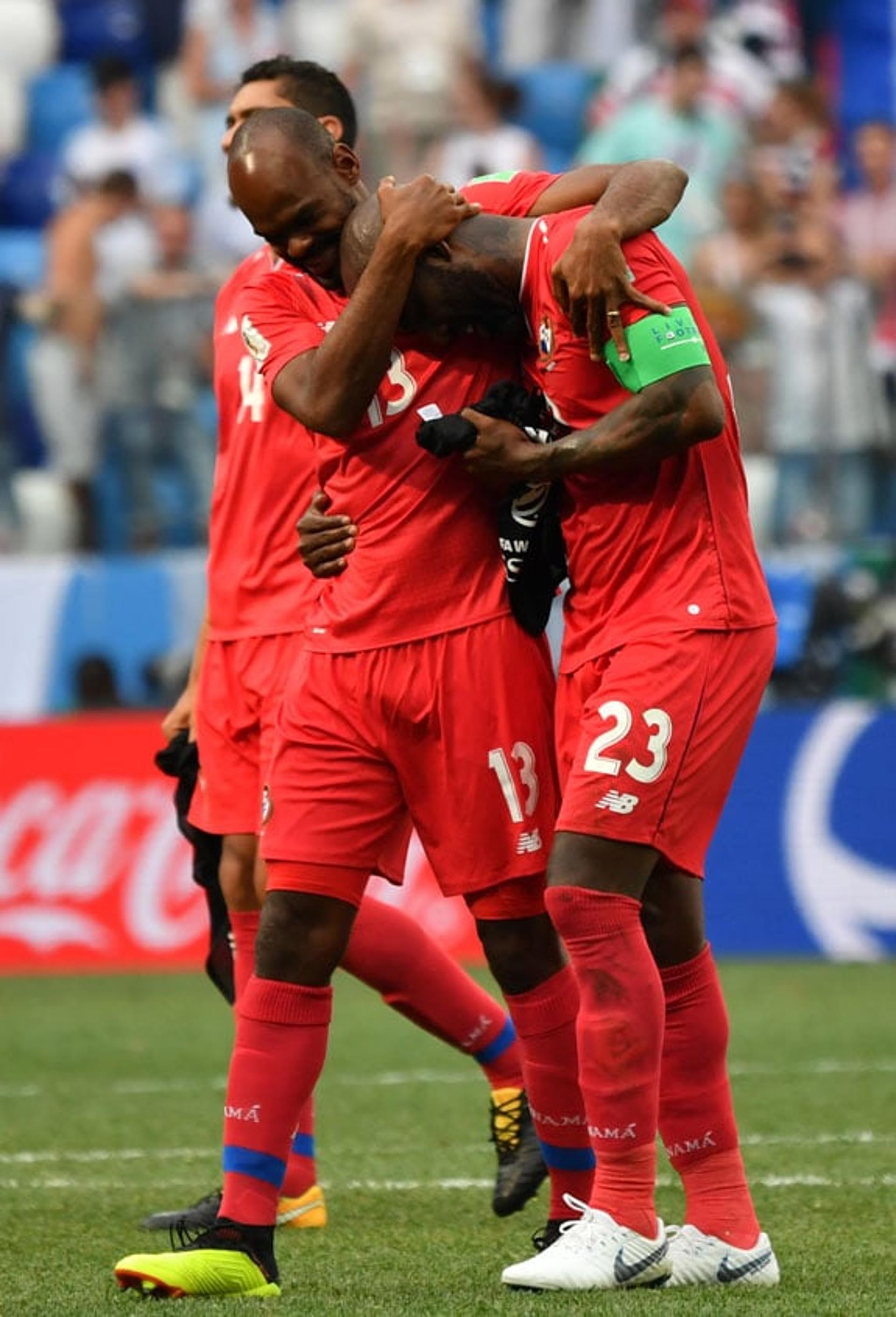 O momento mágico: Baloy comemora o primeiro gol do Panamá na história das Copas