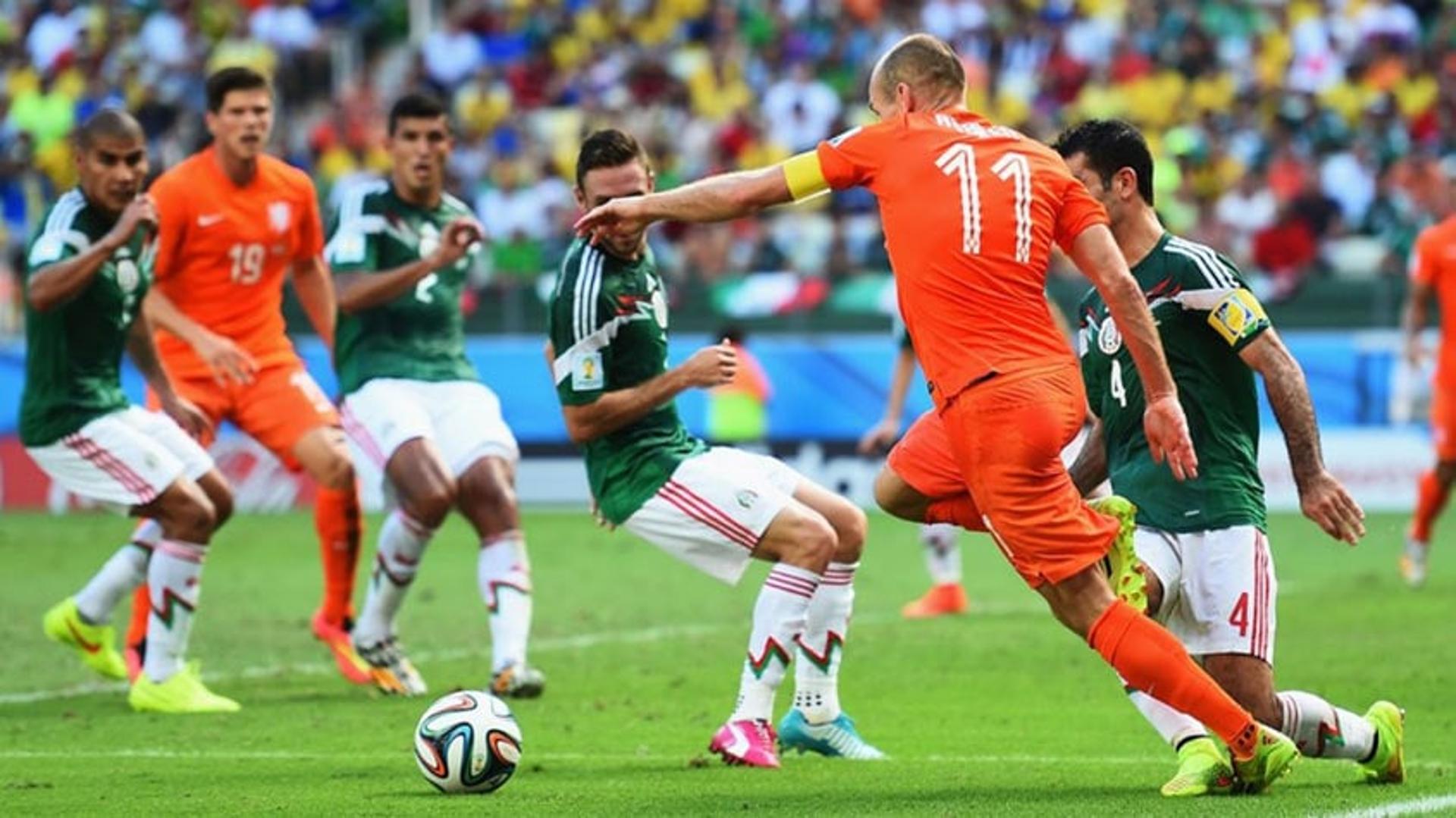 Imagens das últimas seis oitavas de final: 2014 - México 1 x 2 Holanda