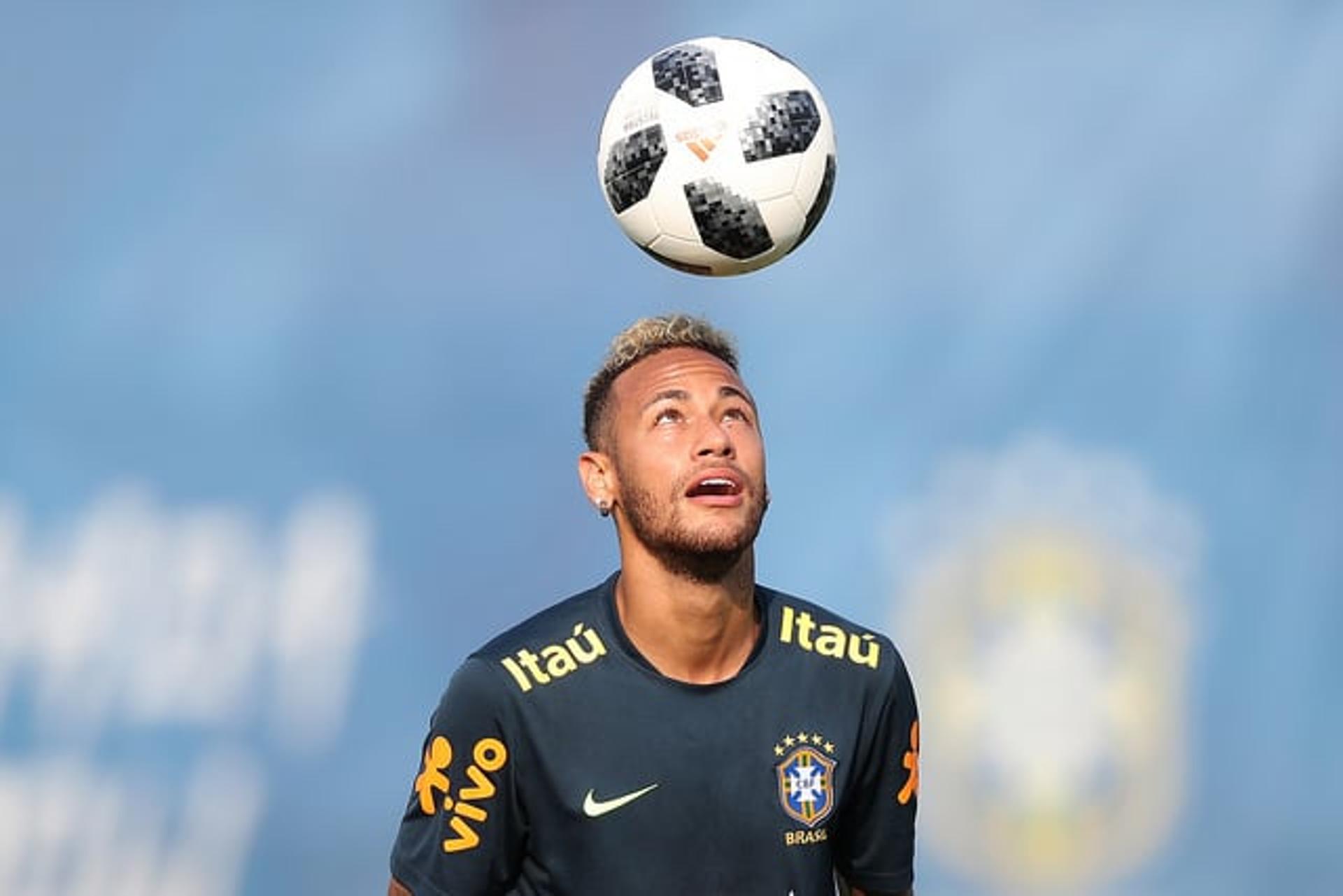 Neymar durante treino da Seleção Brasileira