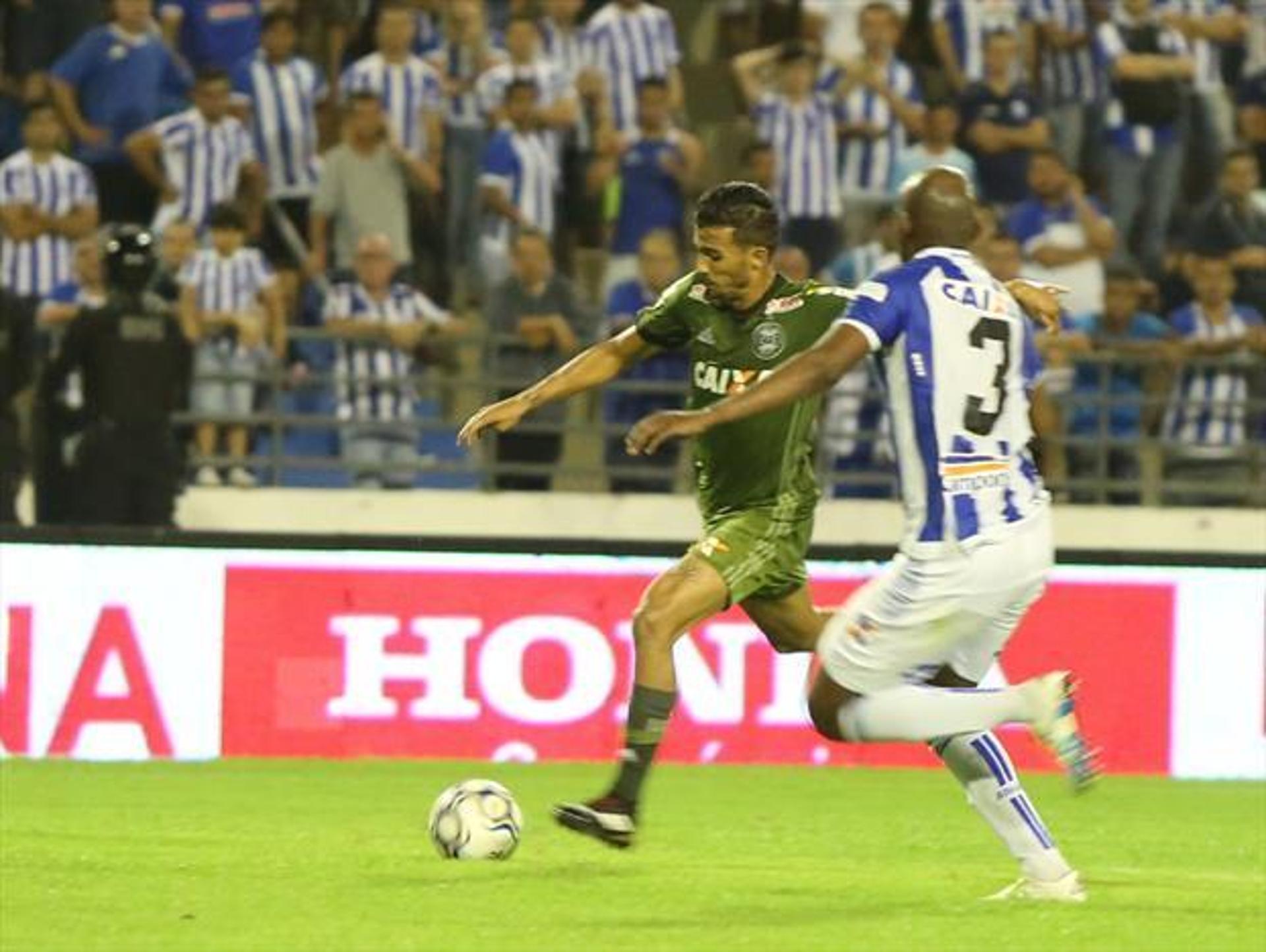 Guilherme Parede foi o destaque do Coritiba, com dois gols marcados