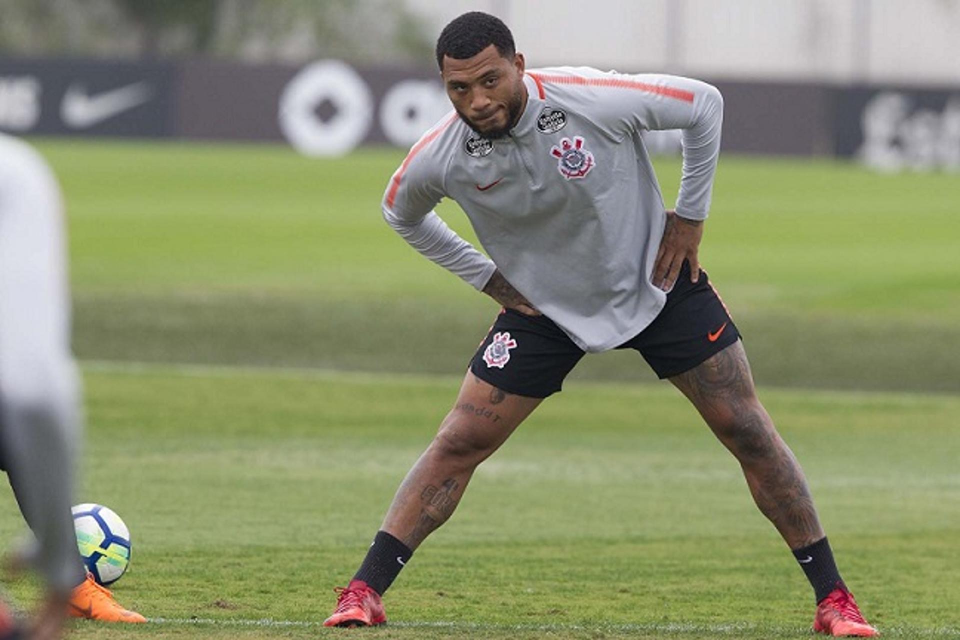 Kazim em treino do Corinthians