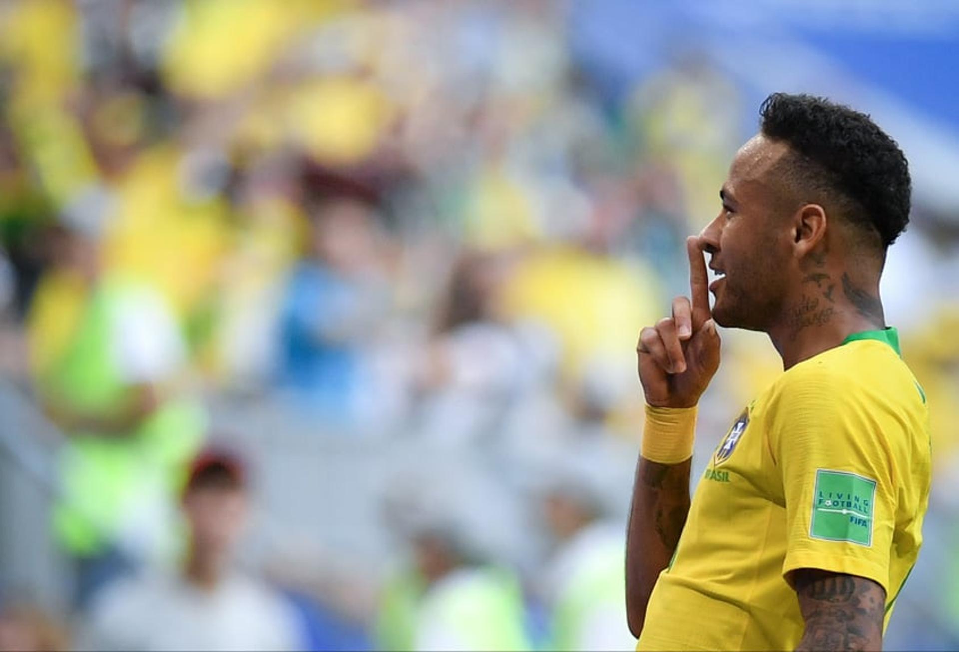 Neymar mais uma vez foi criticado pelo excesso de 'teatro' ao receber faltas