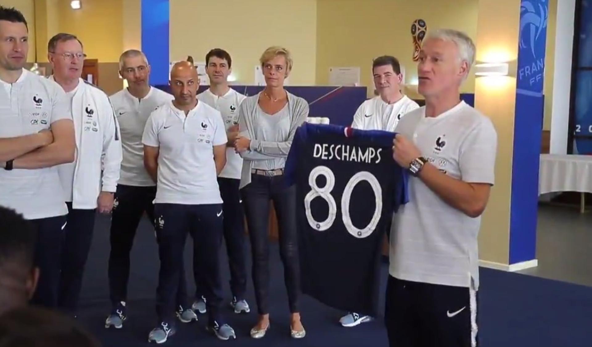 Deschamps foi homenageado na noite de segunda