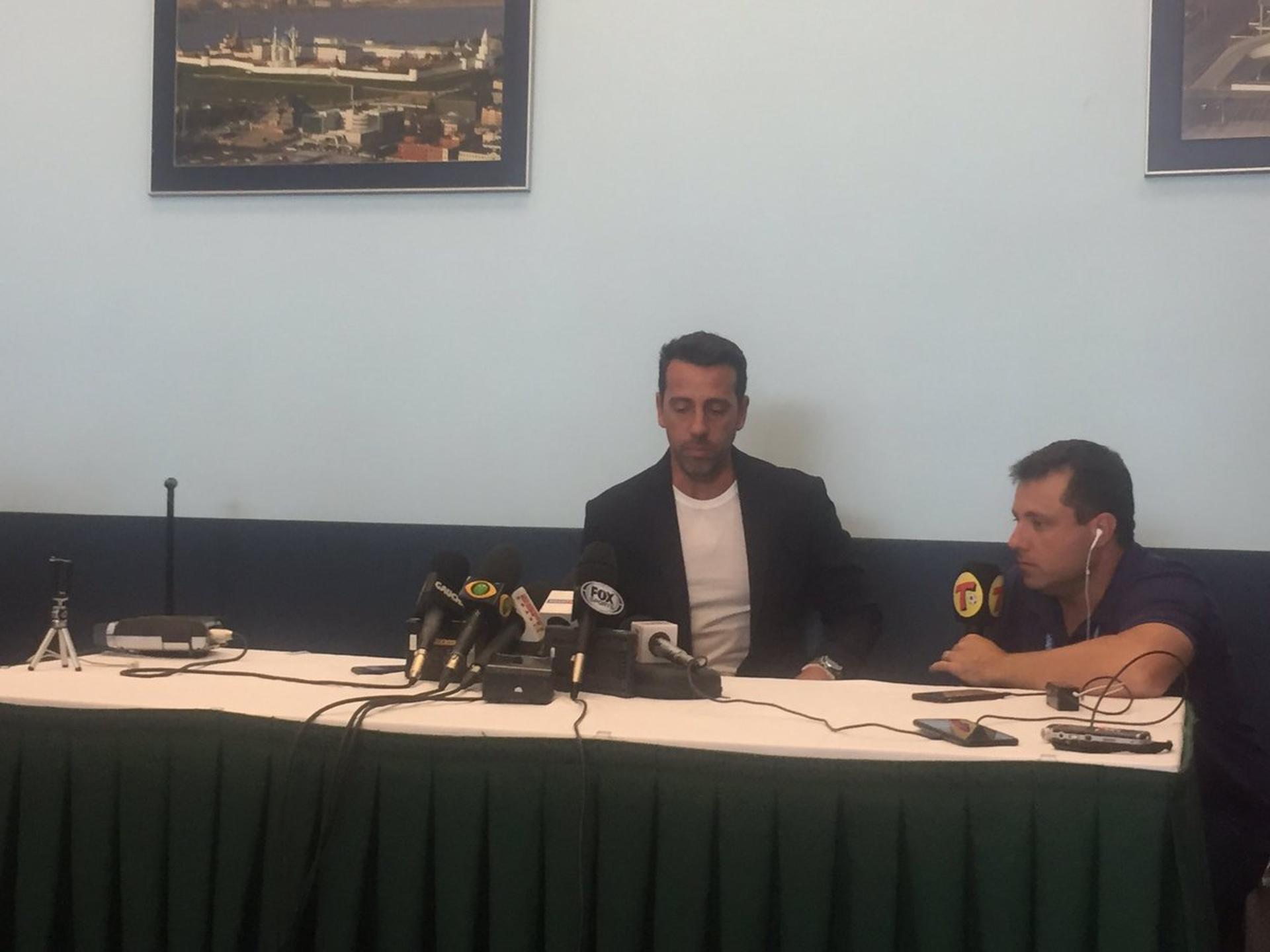 Edu Gaspar deu entrevista no hotel da Seleção