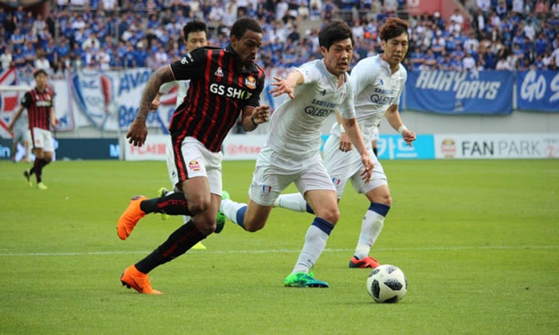 Com gol em arqueiro da seleção coreana e mais uma assistência, Anderson Lopes vive grande fase com a camisa do FC Seoul: “Cada vez mais confiante