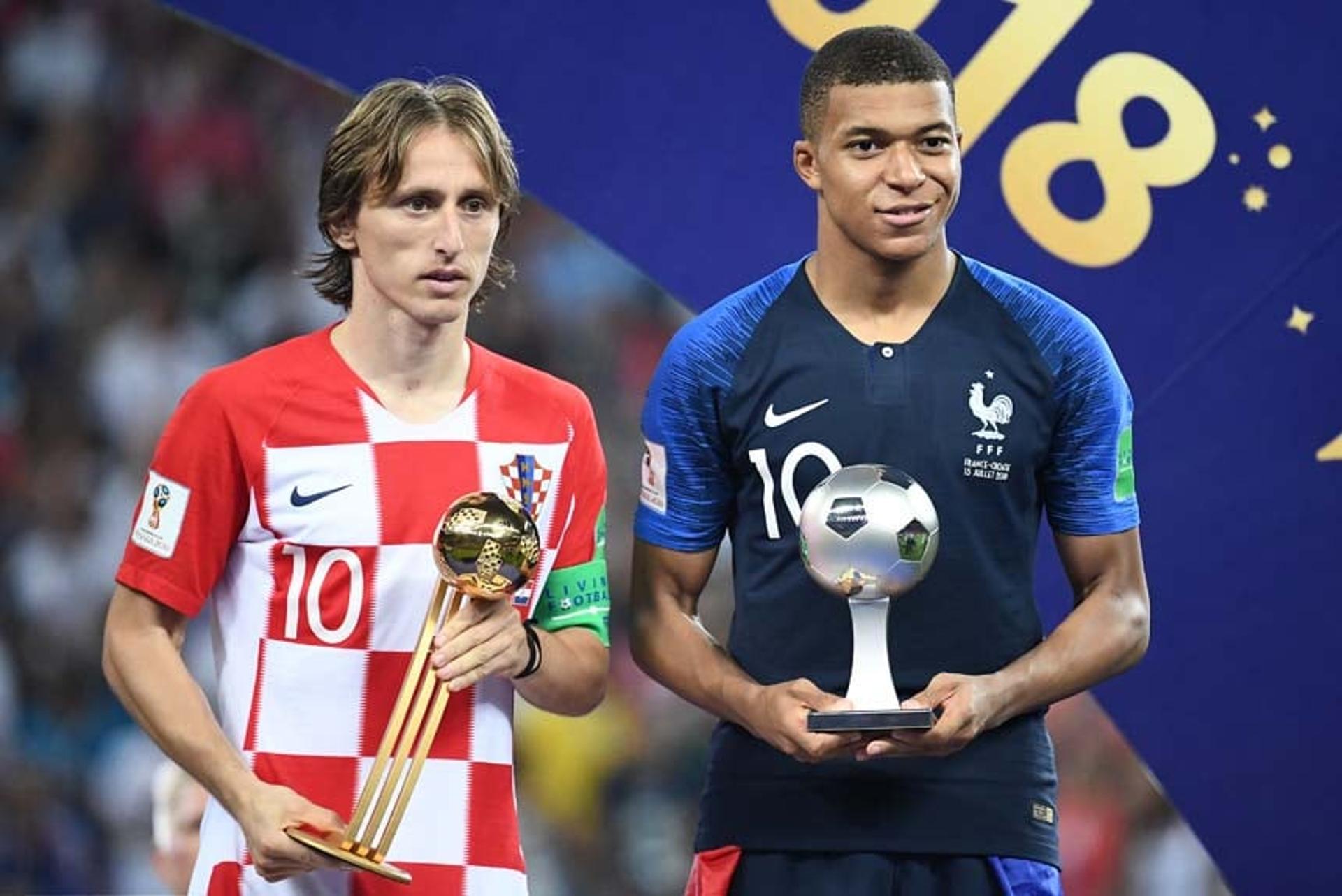 Modric foi eleito o melhor jogador da Copa. Já Mbappé ficou com o prêmio de melhor revelação&nbsp;