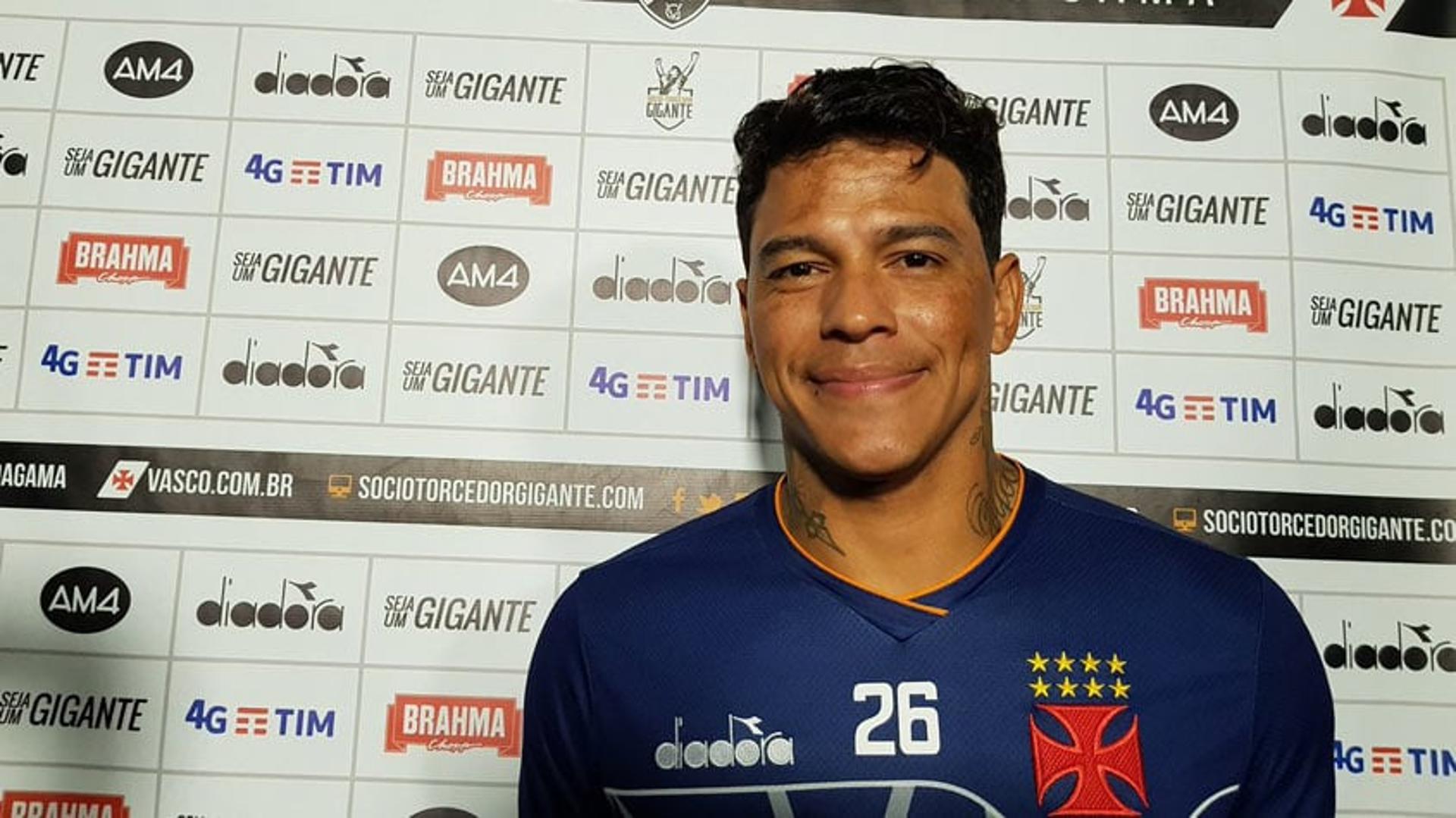 Giovanni Augusto em conversa com a imprensa na noite desta quarta. Veja a seguir a galeria especial do LANCE!