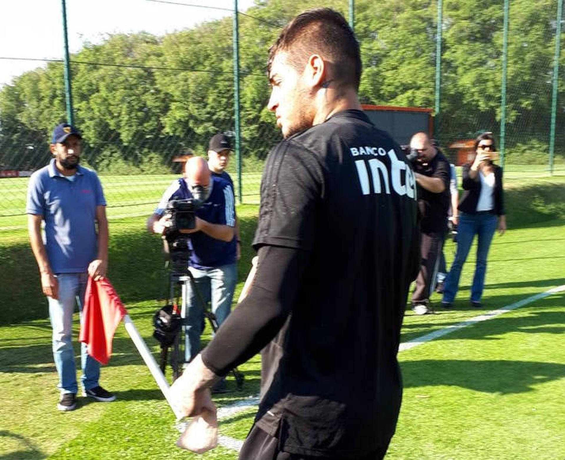 Jean deixou o treino com dores no pé esquerdo, mas expectativa é de que jogue no sábado