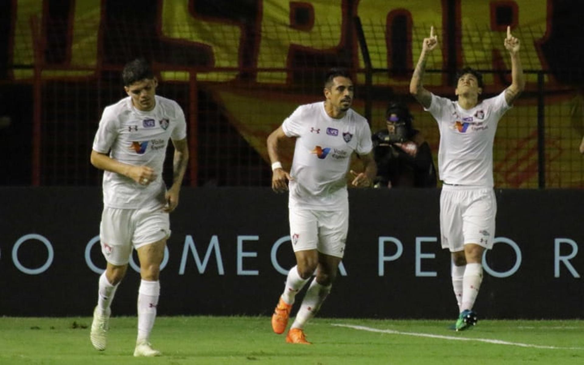 Tem sido rotina no Fluminense. Os gols da equipe quase sempre saem dos pés de Pedro. O camisa 9 mostrou (mais uma vez) o seu poderio no ataque e decidiu na vitória por 2 a 1 diante do Sport, na Ilha do Retiro, em duelo válido pela 14ª rodada. O artilheiro do Brasileiro, agora com nove gols, recebeu a maior nota no tricolor após balançar as redes duas vezes. Confira, a seguir, as notas do L! (Por Sérgio Santana sergiosantana@lancenet.com.br).<br>