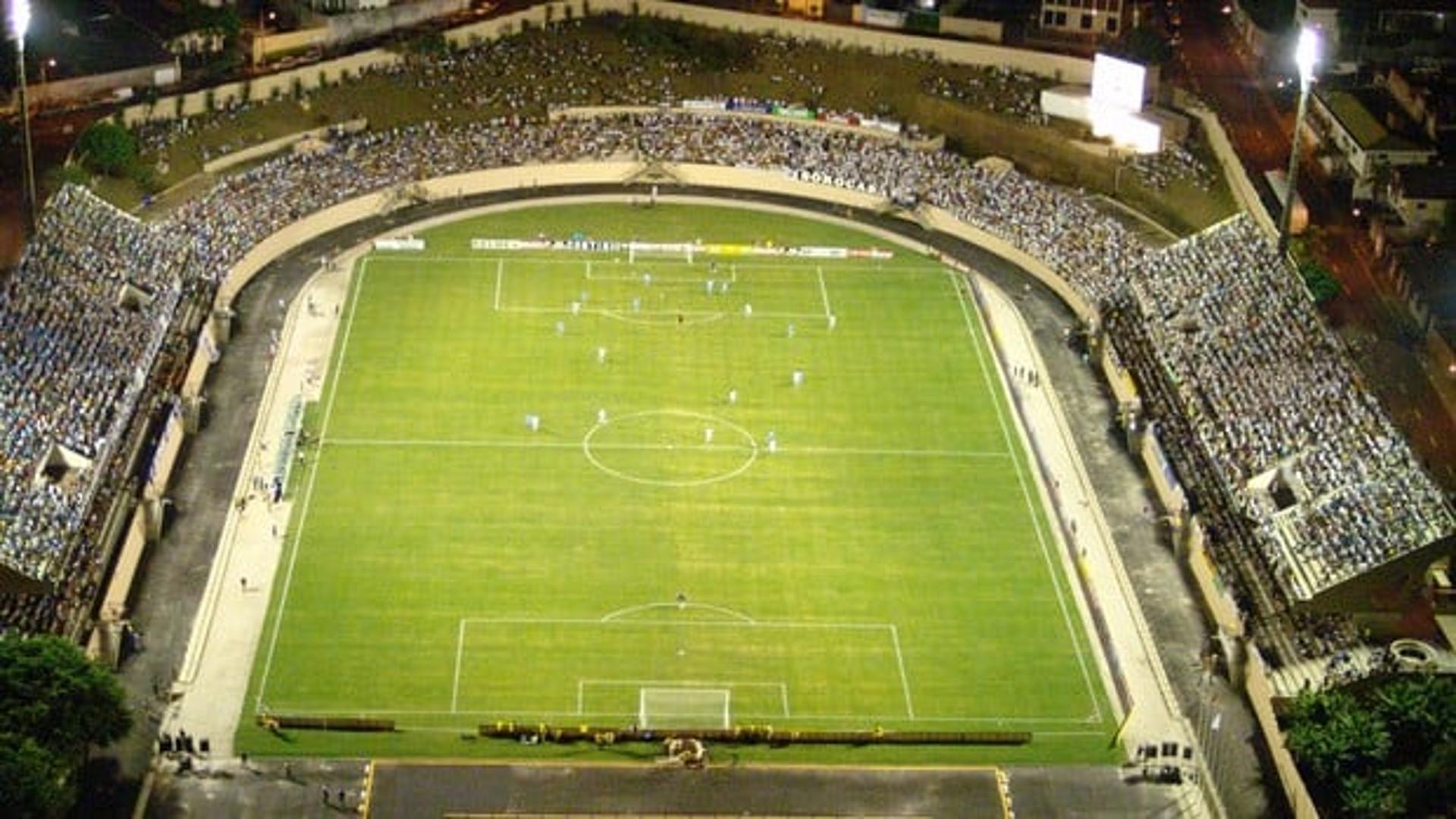 Estádio Walter Ribeiro, em Sorocaba, palco de São Bento x Sampaio Corrêa