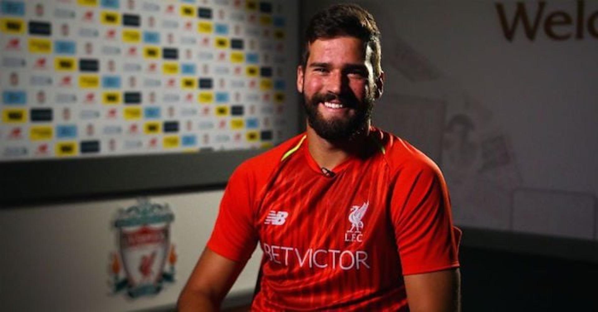 Alisson - o goleiro, por 21 dias, foi o mais caro do mundo, posto que perdeu para Kepa. Foi contratado pelo Liverpool junto à Roma, por 62,5 milhões de euros (R$ 274 milhões). Alisson é o brasileiro mais caro da história da Premier League.