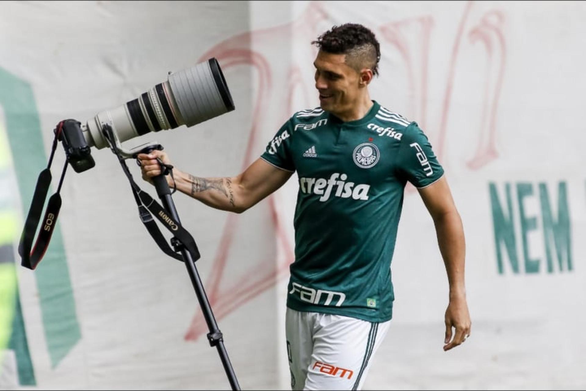 Moisés marcou o primeiro gol do Palmeiras na partida contra o Galo e foi punido por uma demora excessiva na comemoração