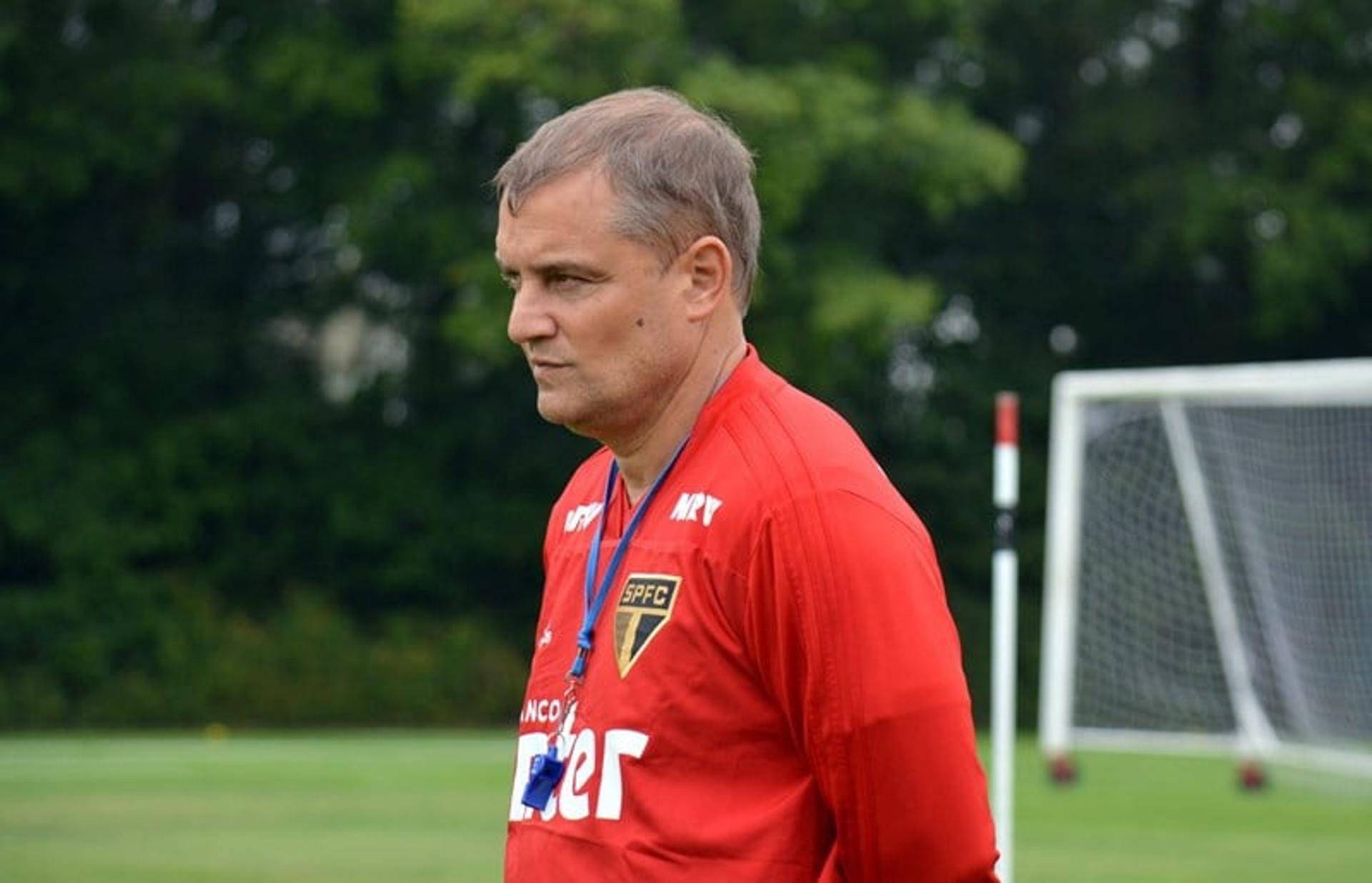 Aguirre comanda treino no São Paulo