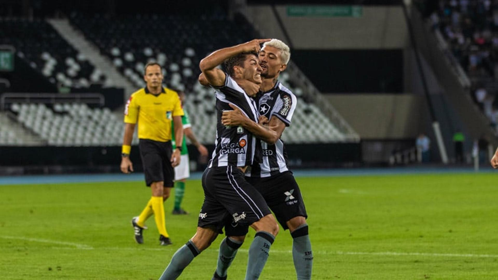 No grito! Como a foto traduz, a primeira vitória de Marcos Paquetá sobre o comando do Botafogo não foi nada fácil. Diante da Chapecoense, coube a Marcinho marcar seu primeiro gol como profissional e garantir a vitória do alvinegro, que reencontra o caminho dos triunfos após duas rodadas. O L! deu nota aos atletas do clube de General Severiano (Por Lazlo Dalfovo - lazlodalfovo@lancenet.com.br)