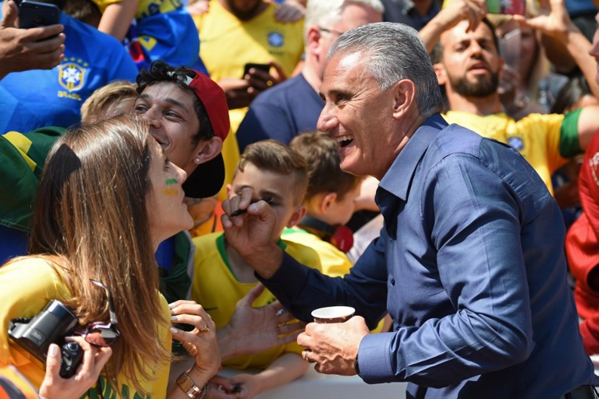 A Confederação Brasileira de Futebol oficializou a renovação contratual do técnico Tite até o fim da Copa do Mundo de 2022, que será disputada no Qatar. Desta forma, a Seleção Brasileira dará continuidade ao projeto previsto para o próximo ciclo, começando pela preparação para a disputa de dois jogos amistosos nos dias 7 e 11 de setembro, nos Estados Unidos.