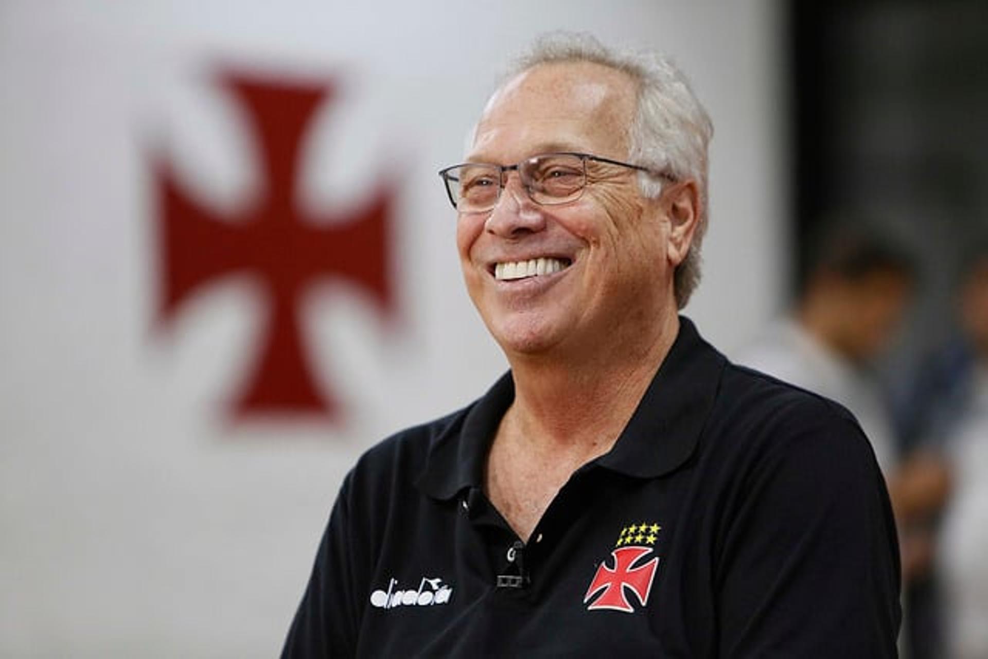 Alberto Bial, técnico do basquete do Vasco