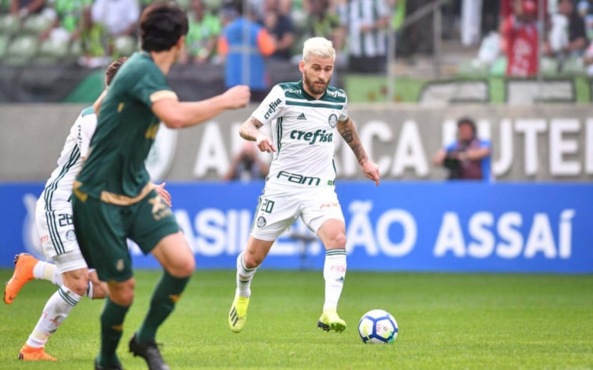 Na reestreia de Felipão, Palmeiras demonstrou o mais absoluto desprezo pela vitória e empatou em 0 a 0 diante do América-MG, fora de casa. Jean, que deveria ter saído, perdeu pênalti, mas viu Lucas Lima ser um dos melhores em campo. Veja as atuações na galeria. (Por Alê Guariglia)