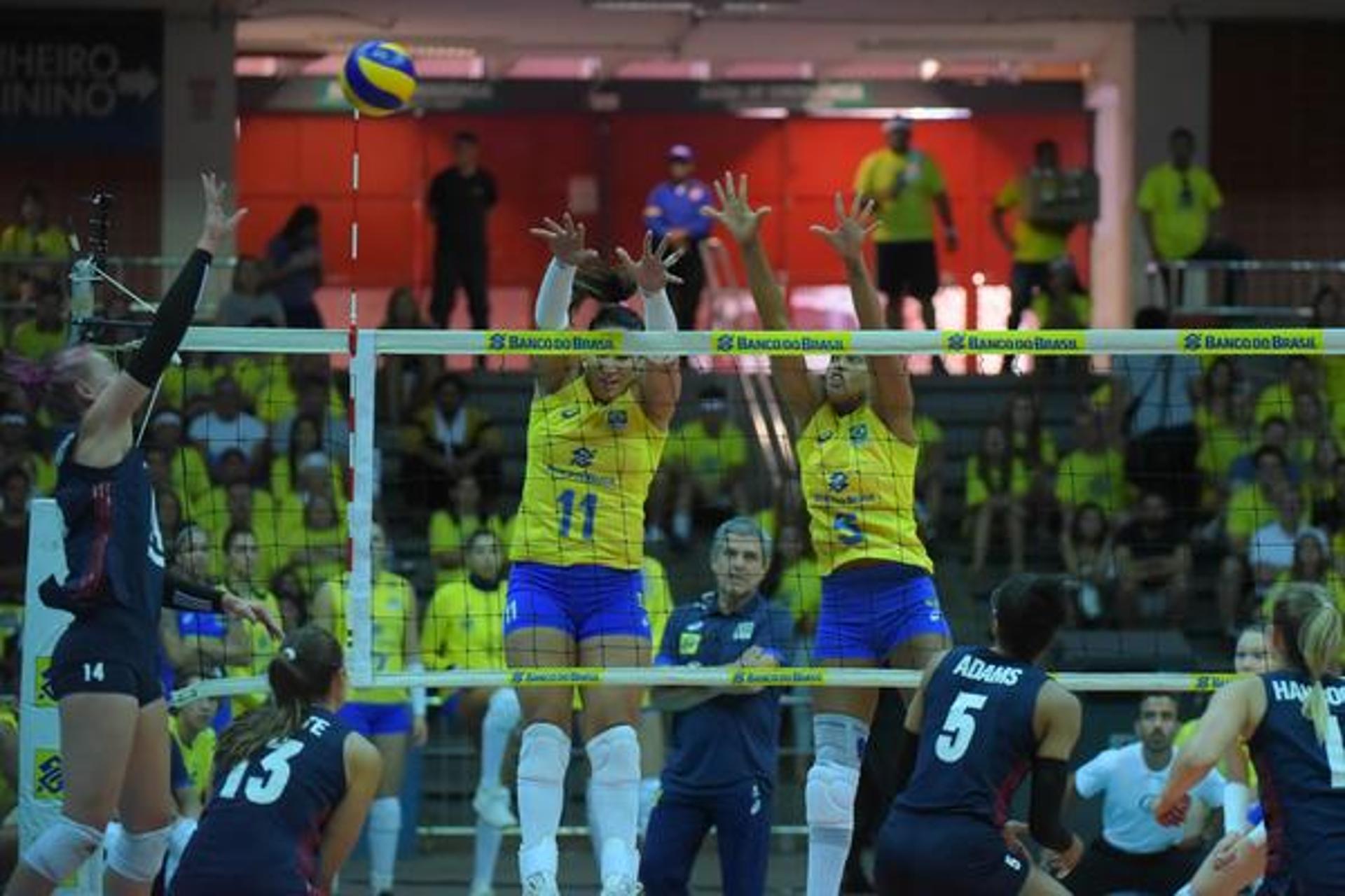 Brasil x EUA em amistoso de vôlei feminino