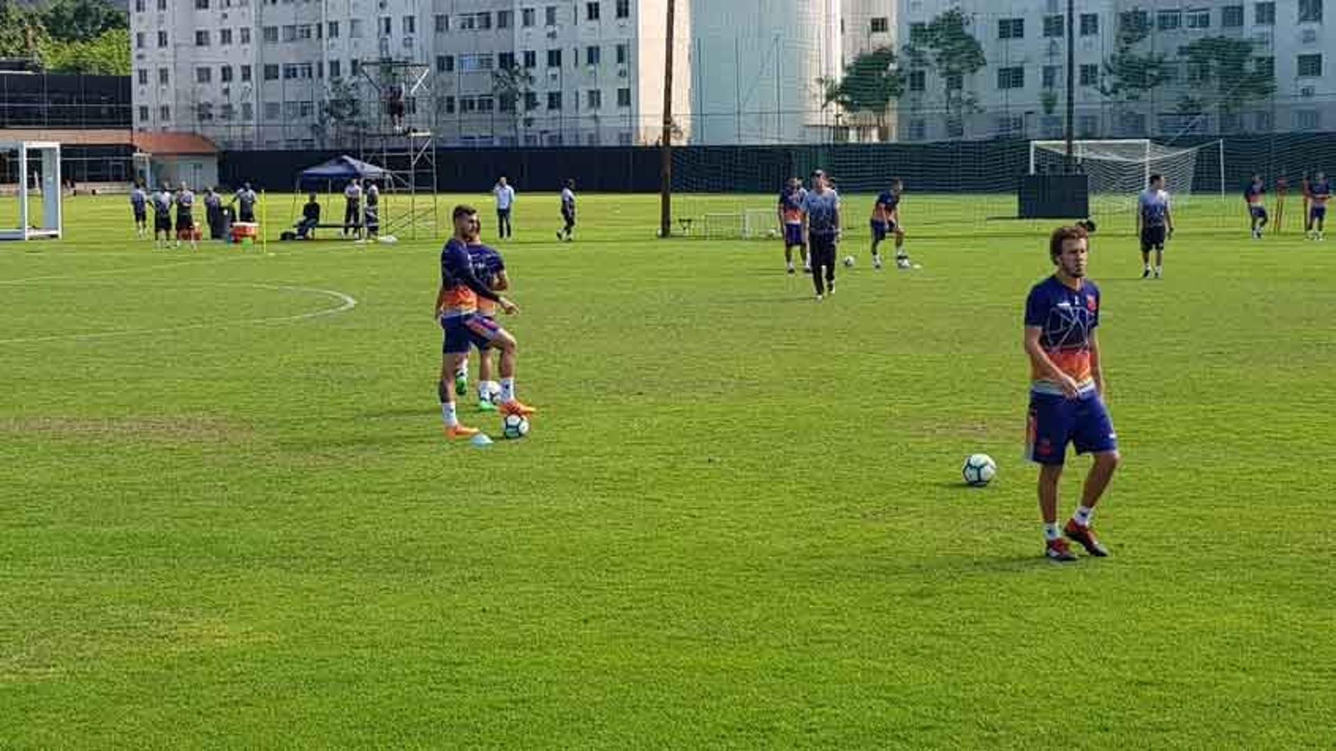 Treino do Vasco na manhã desta quarta-feira no CT das Vargens. Confira a seguir a galeria especial do L!