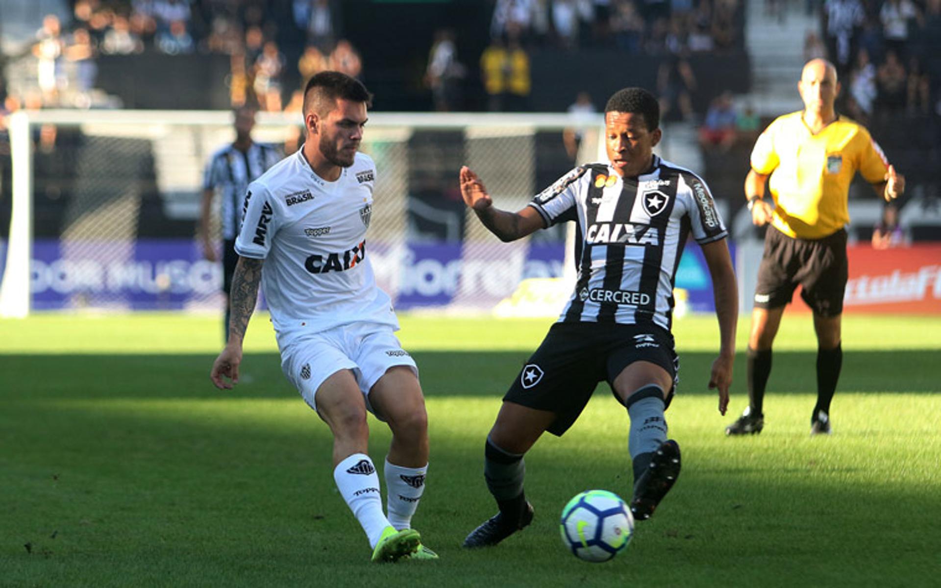 O Botafogo entrou em campo neste domingo animado com a classificação conquistada na última quinta-feira na Copa Sul-Americana. No entanto, a equipe de Zé Ricardo não repetiu a boa atuação, e viu o Atlético-MG dominar as ações, sobretudo no segundo tempo. O goleiro Saulo e o meia Leo Valencia foram os únicos com atuações de destaque na goleada de 3 a 0 sofrida no Nilton Santos.&nbsp;Confira, a seguir, as notas do L! (Por Sergio Santana - sergiosantana@lancenet.com.br)