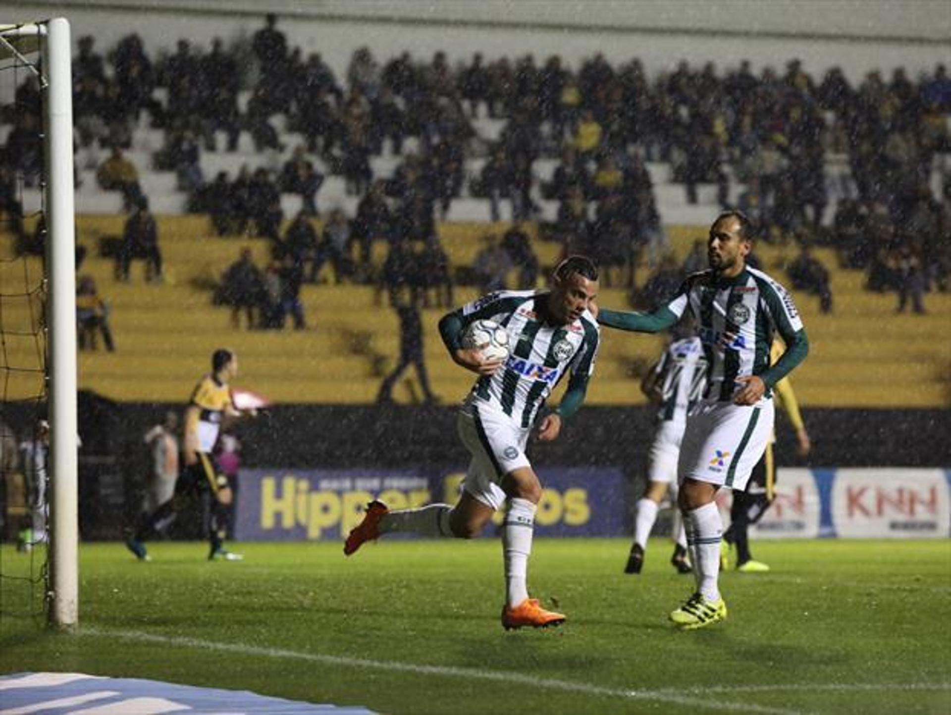 Guilherme marcou o primeiro gol do Coxa na partida