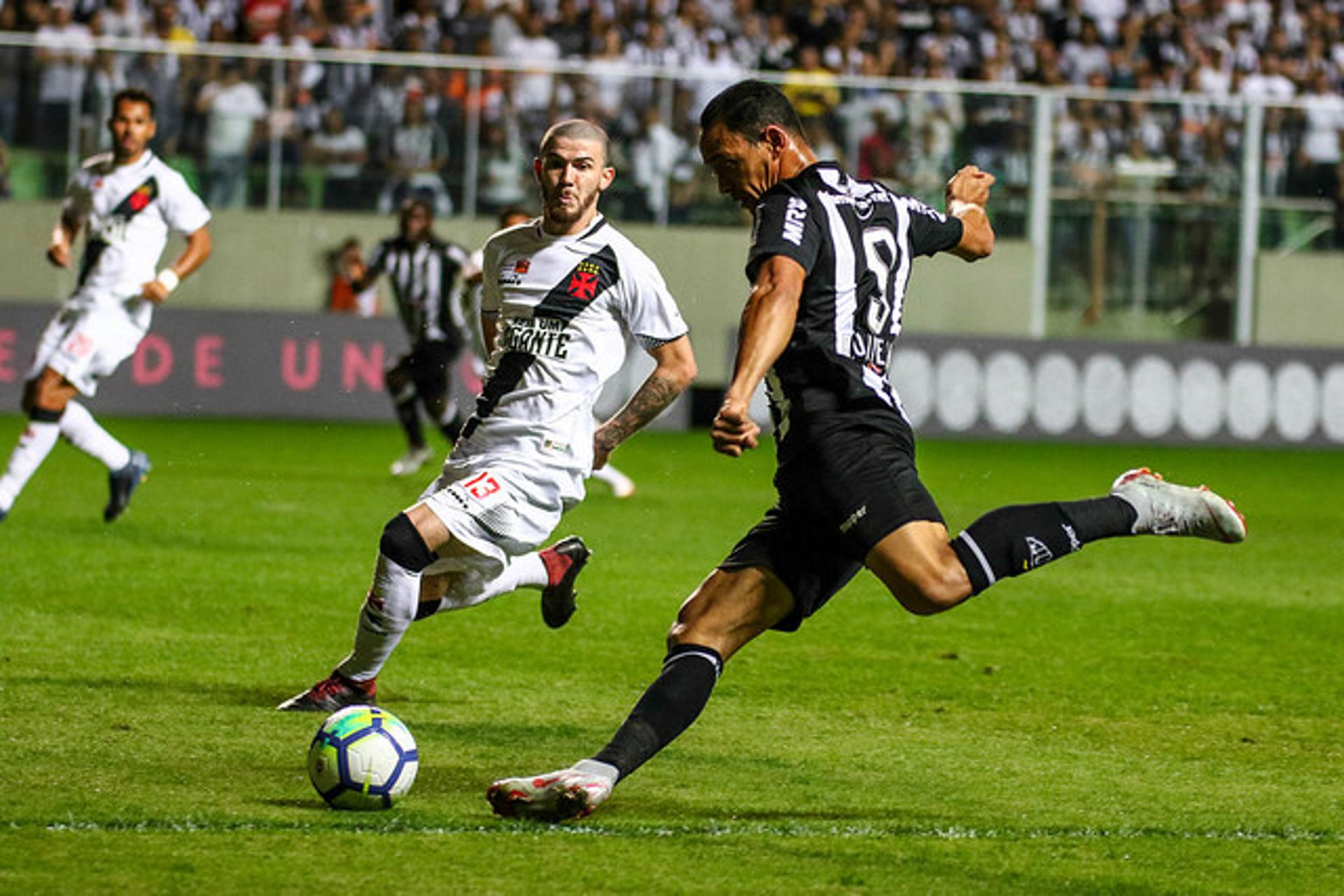 Confira a seguir a galeria especial do LANCE! com imagens do jogo do Vasco contra o Atlético-MG na noite desta quinta