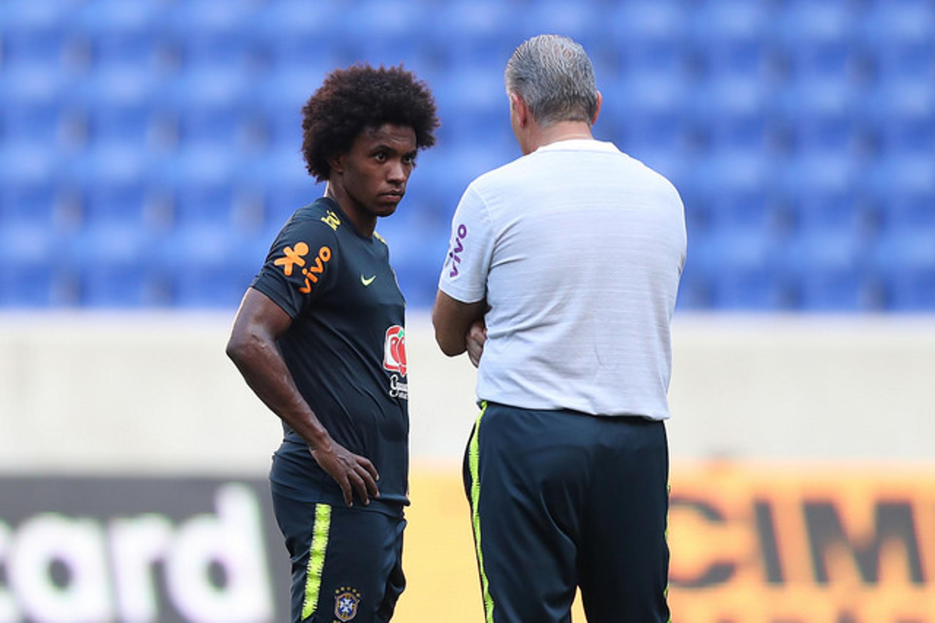 Treino da Seleção Brasileira - Tite e Willian