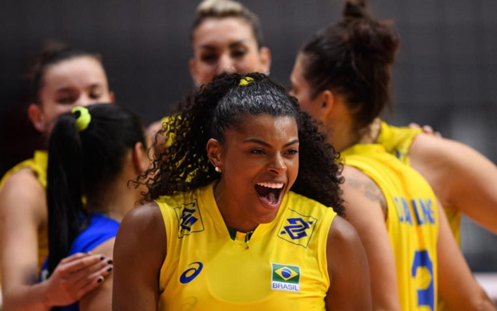 Na volta de Garay, Brasil reage, vira sobre a Rússia e estreia bem em Montreux